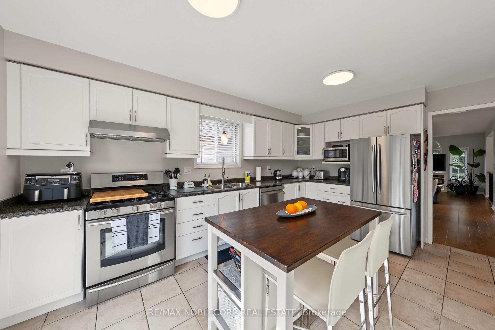Photo 17 of 350 Emms Drive, Barrie, Holly — HOMEH