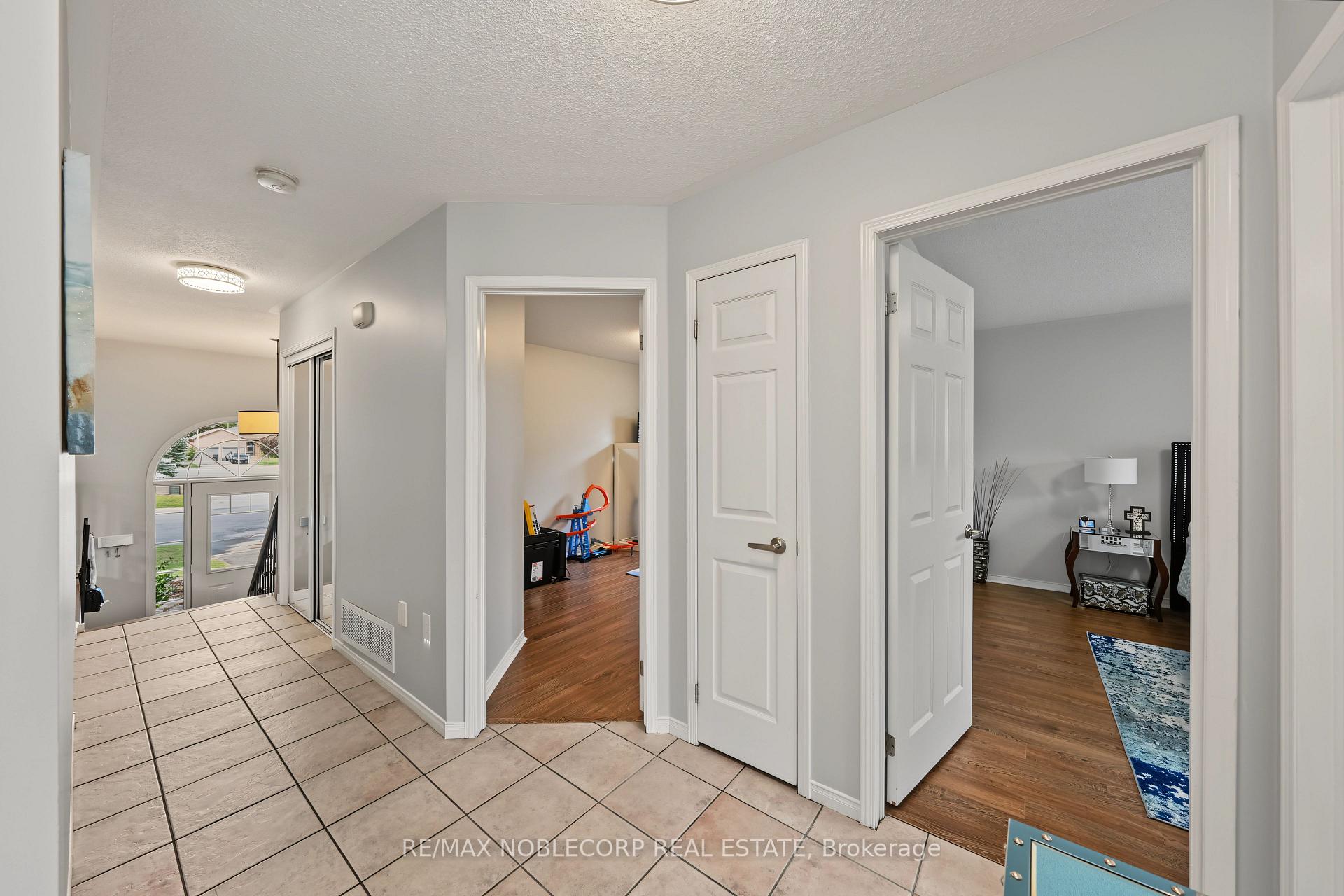 Photo 18 of 350 Emms Drive, Barrie, Holly — HOMEH