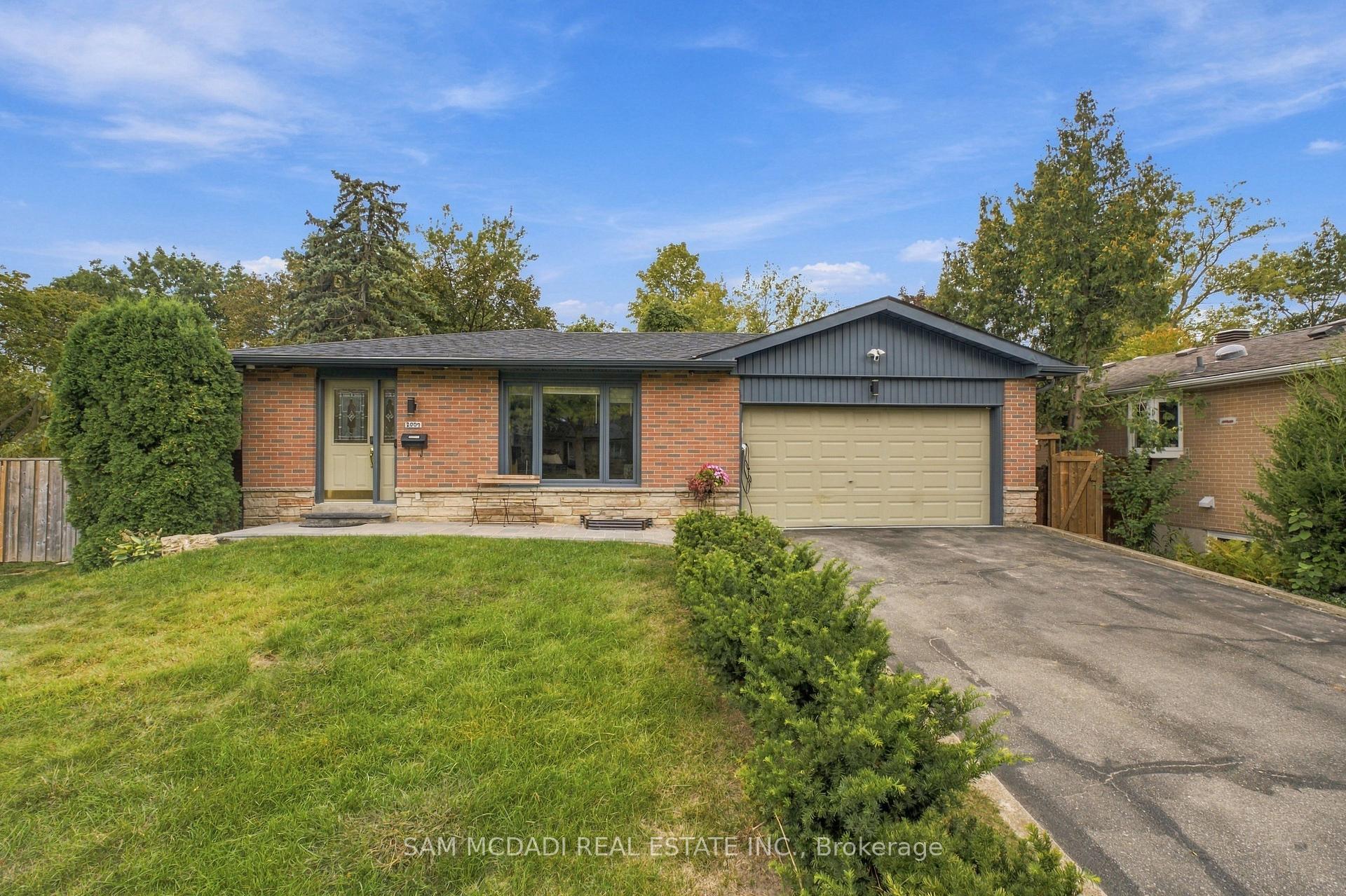 Photo 1 of 2009 Delaney Drive, Mississauga, Clarkson — HOMEH