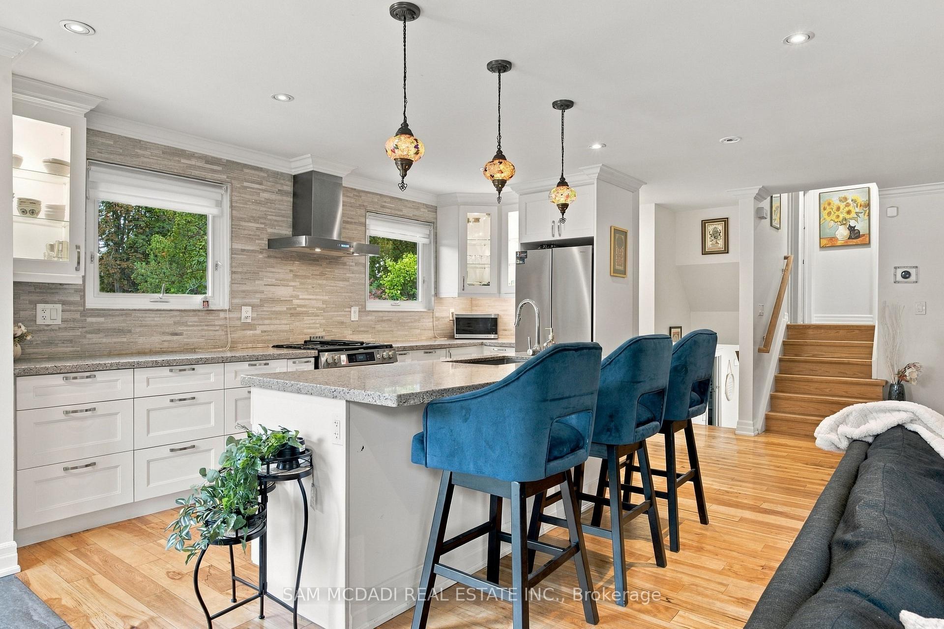 Photo 7 of 2009 Delaney Drive, Mississauga, Clarkson — HOMEH