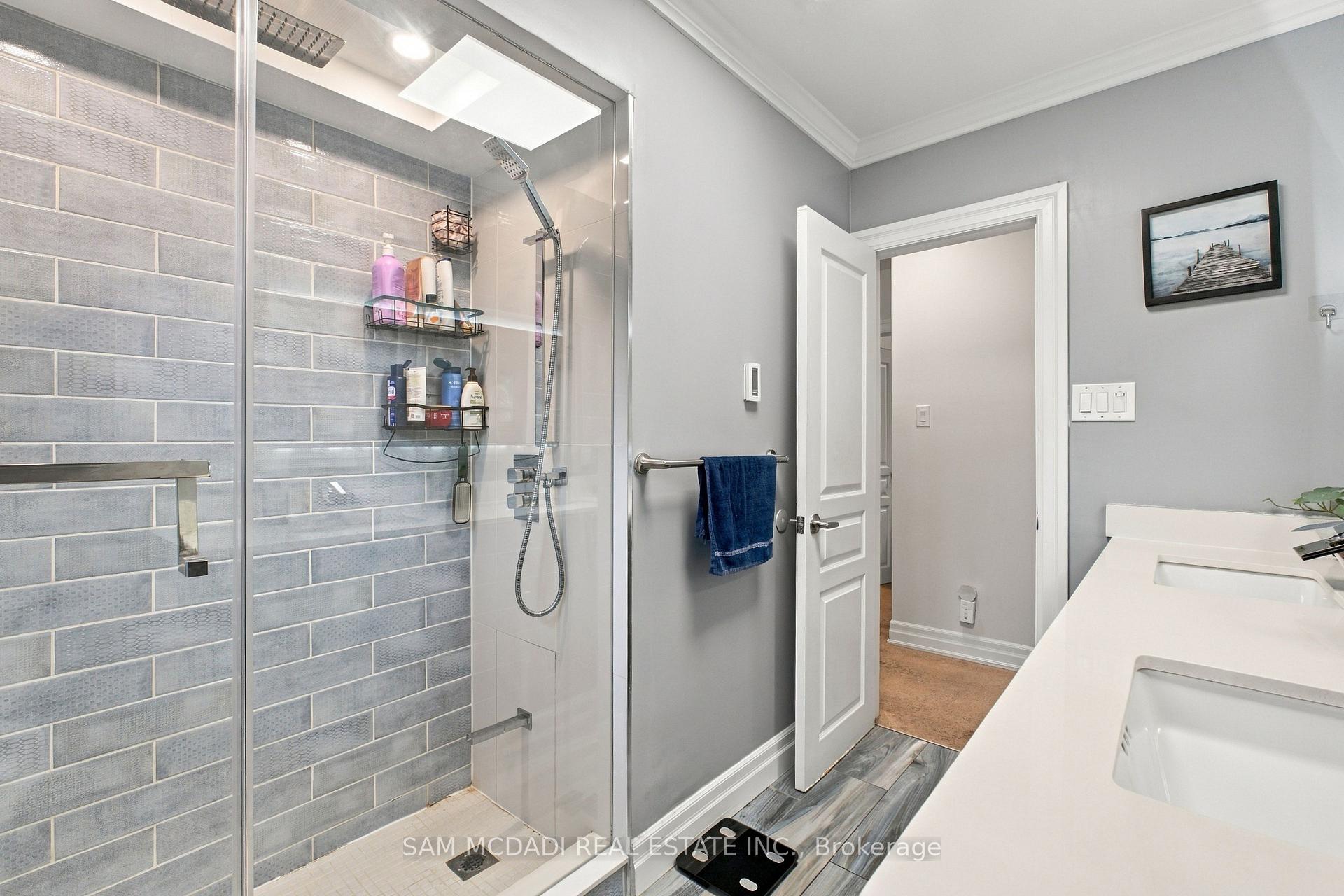 Photo 18 of 2009 Delaney Drive, Mississauga, Clarkson — HOMEH