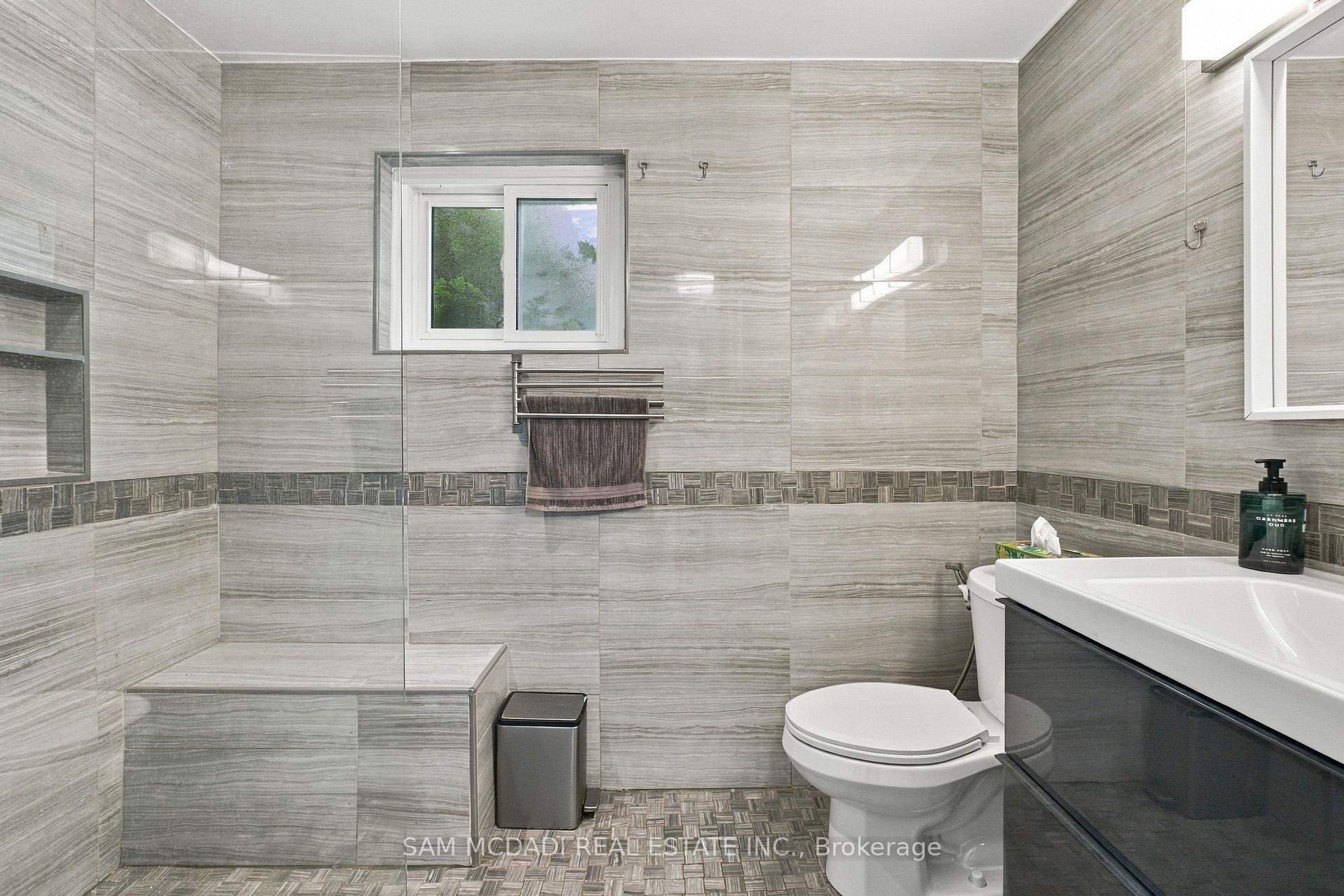 Photo 23 of 2009 Delaney Drive, Mississauga, Clarkson — HOMEH