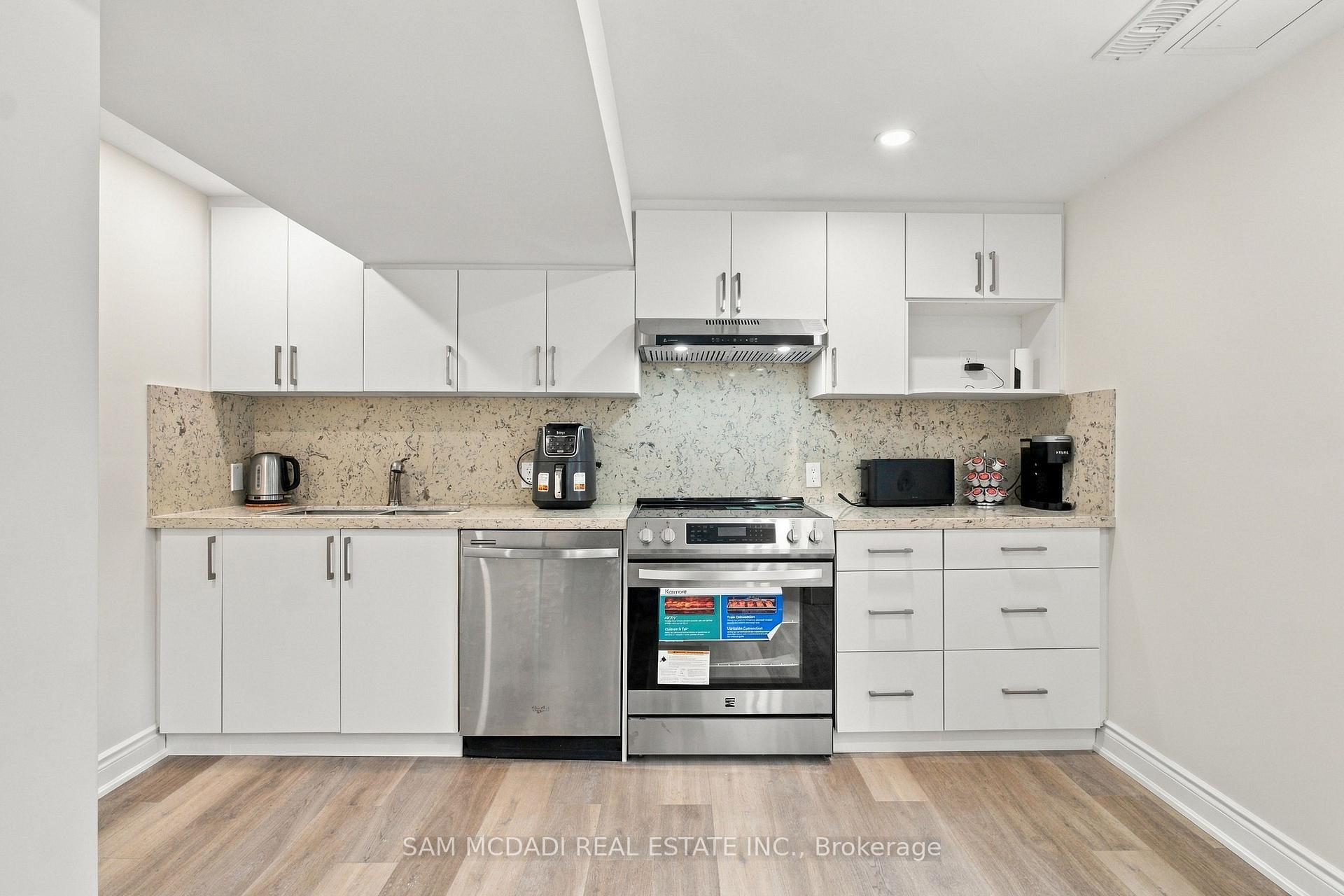 Photo 25 of 2009 Delaney Drive, Mississauga, Clarkson — HOMEH