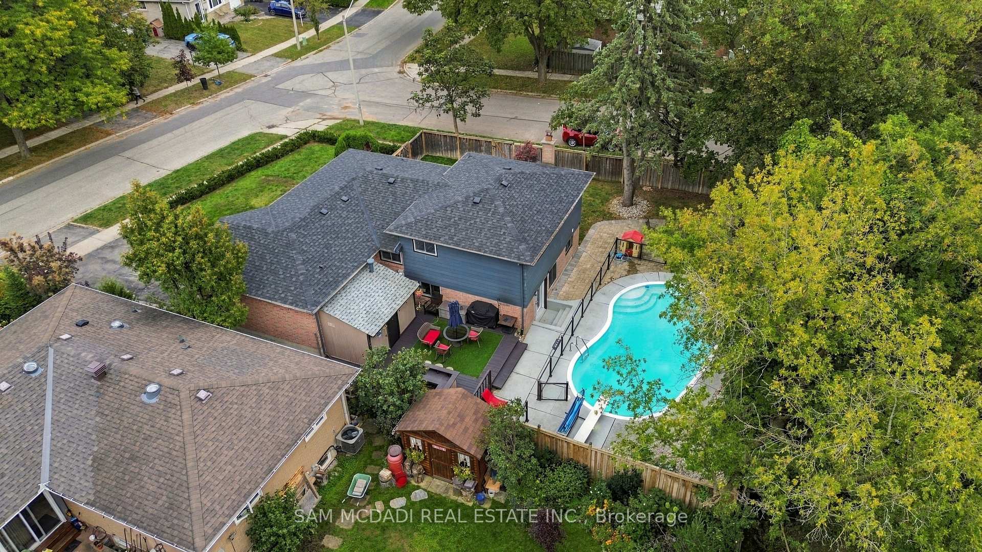 Photo 38 of 2009 Delaney Drive, Mississauga, Clarkson — HOMEH