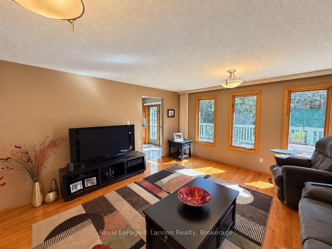 Photo 5 of 149 Timberline Drive, Thunder Bay, John Street South — HOMEH