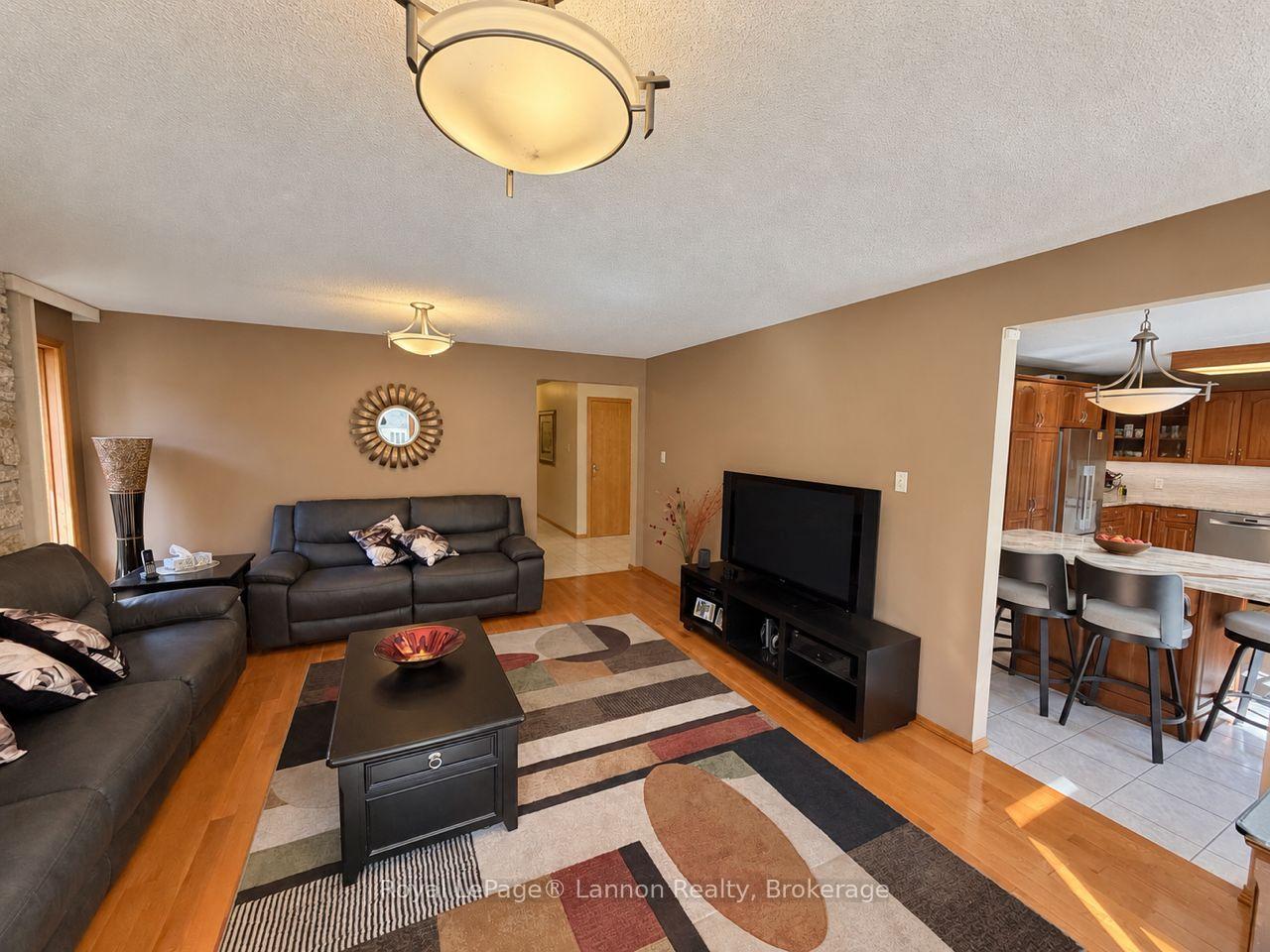 Photo 6 of 149 Timberline Drive, Thunder Bay, John Street South — HOMEH
