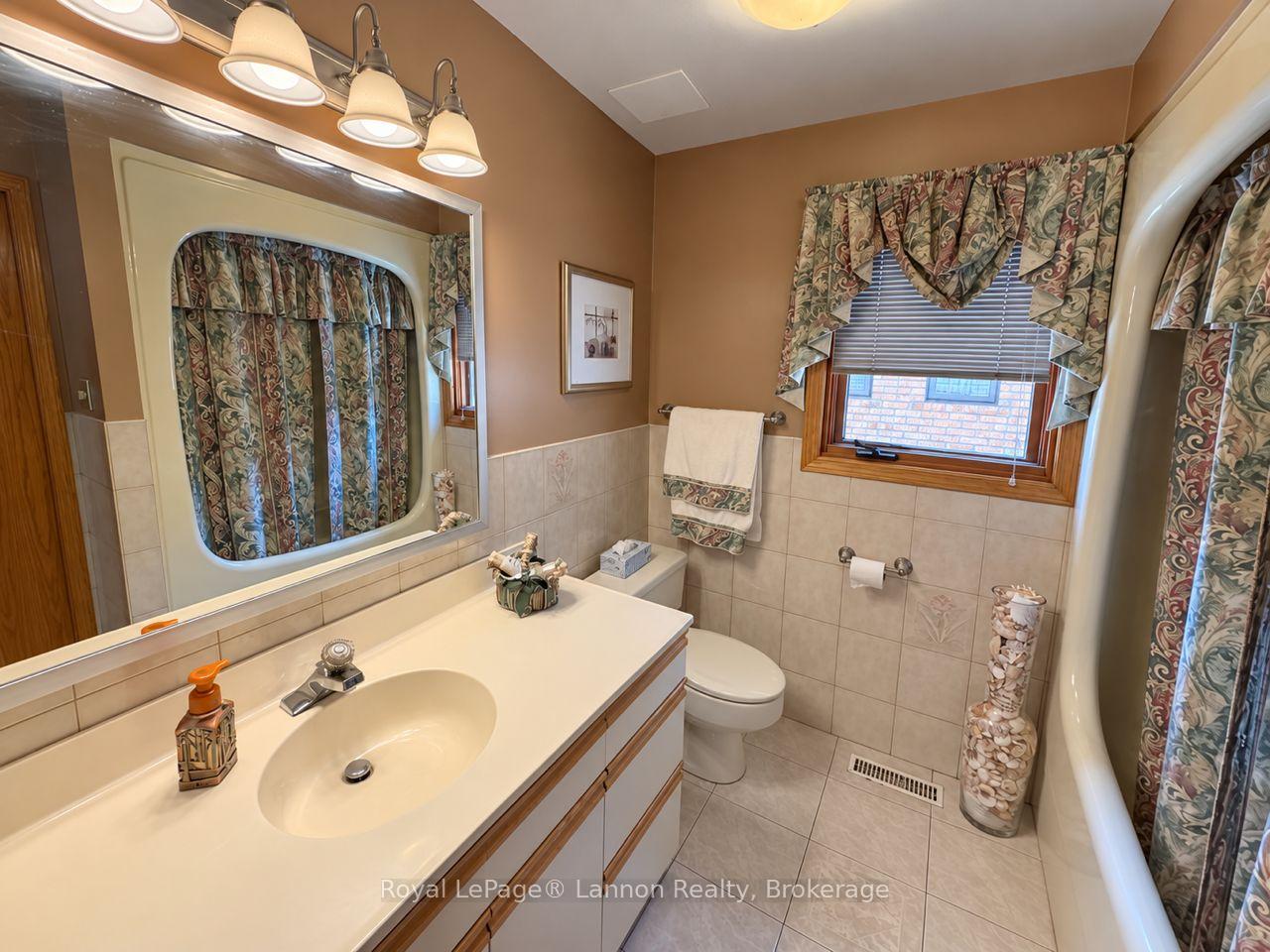 Photo 21 of 149 Timberline Drive, Thunder Bay, John Street South — HOMEH
