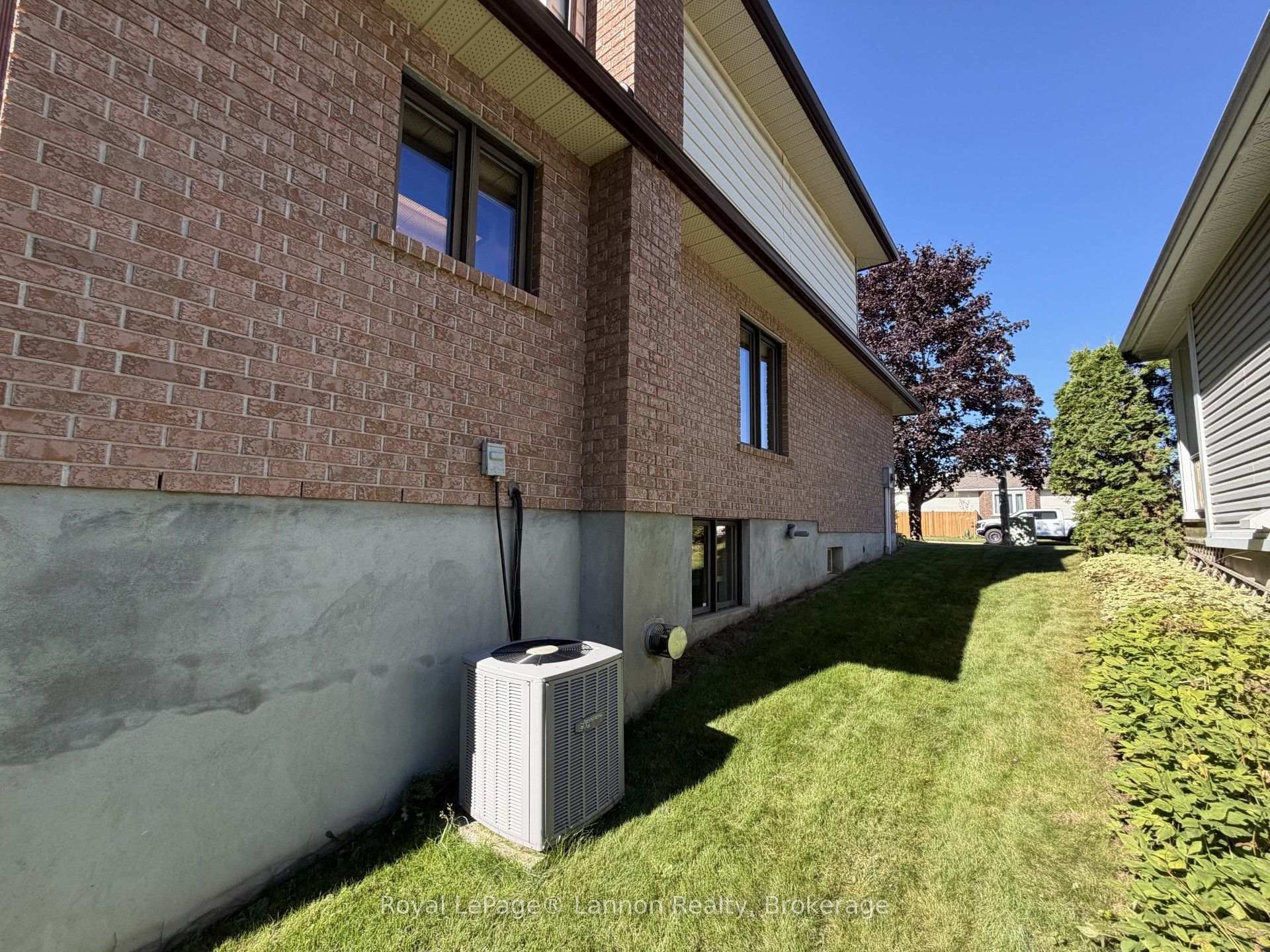 Photo 37 of 149 Timberline Drive, Thunder Bay, John Street South — HOMEH
