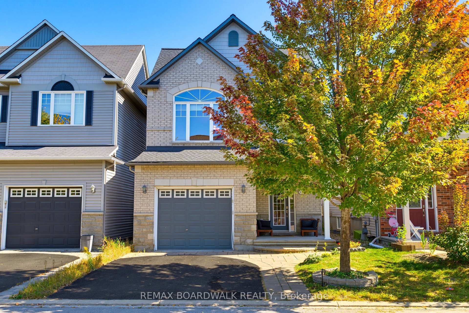 Photo 2 of 210 Broxburn Crescent, Ottawa, Barrhaven - Heritage Park — HOMEH