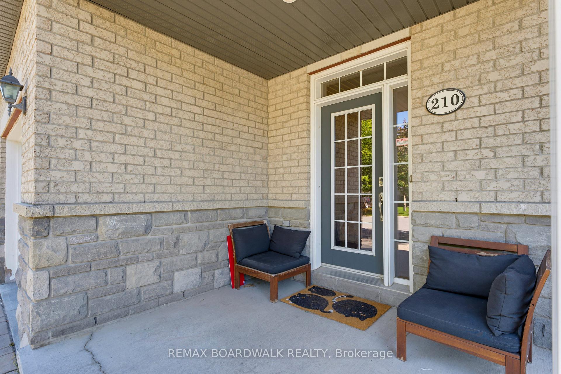 Photo 4 of 210 Broxburn Crescent, Ottawa, Barrhaven - Heritage Park — HOMEH