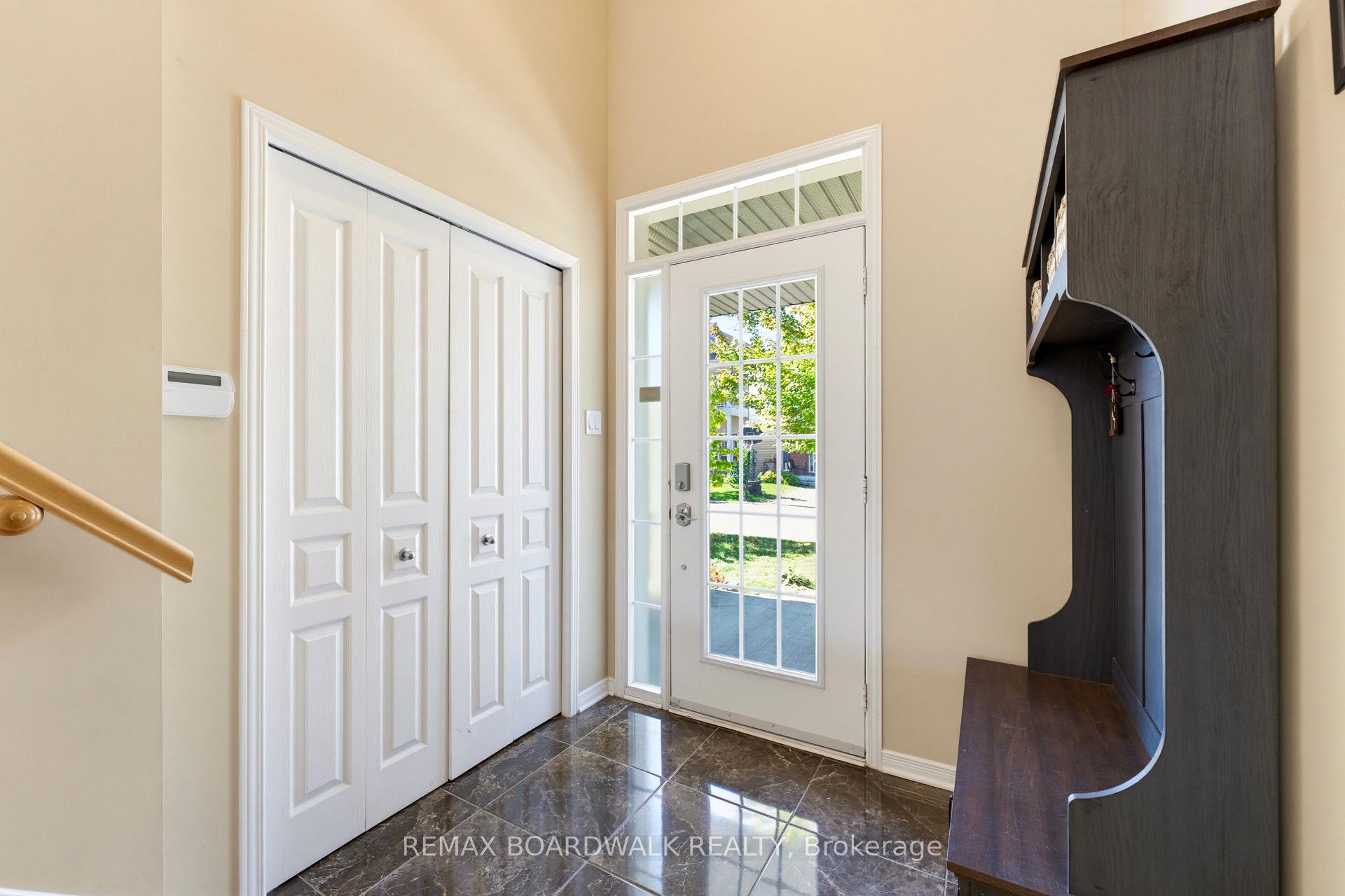 Photo 5 of 210 Broxburn Crescent, Ottawa, Barrhaven - Heritage Park — HOMEH