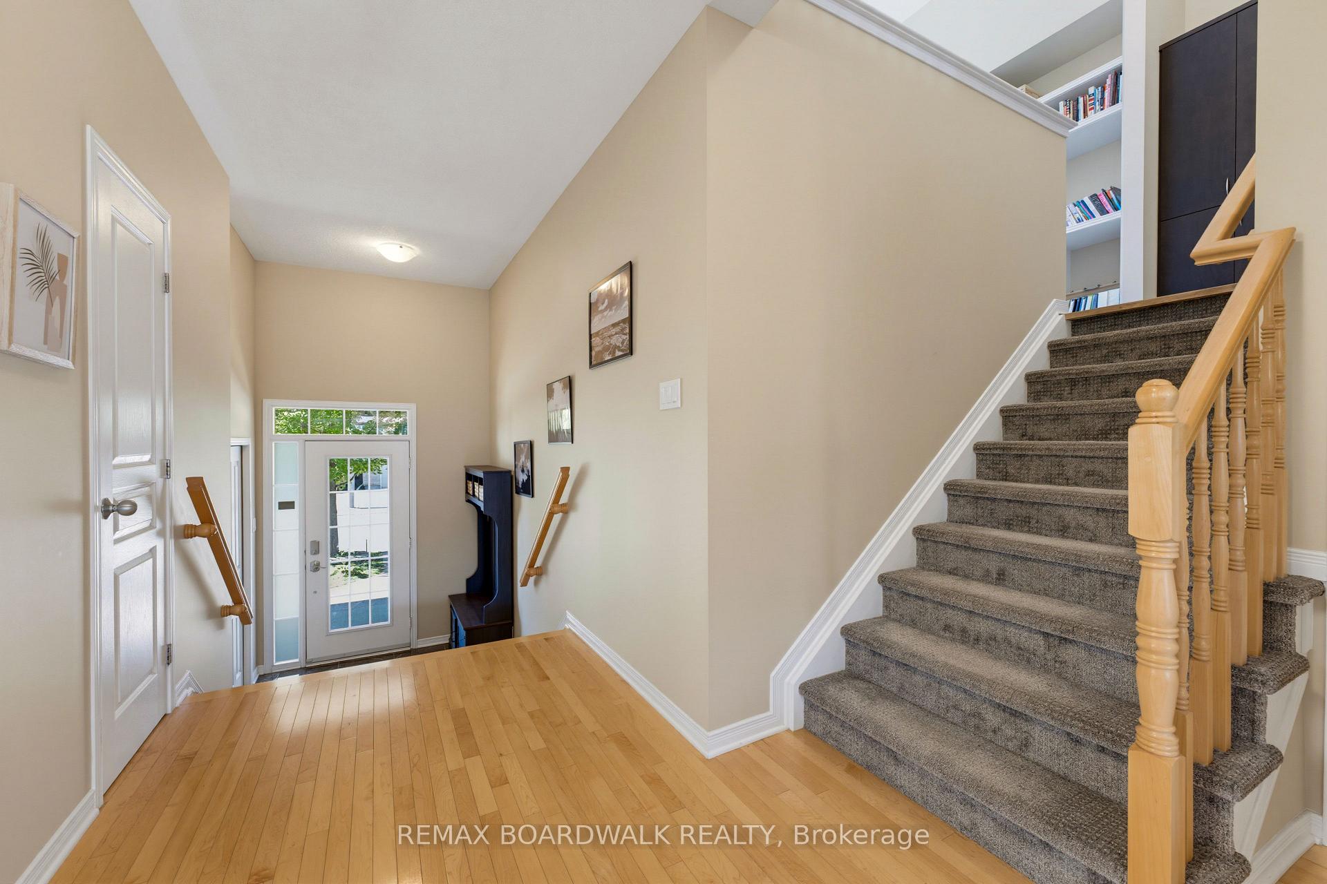 Photo 6 of 210 Broxburn Crescent, Ottawa, Barrhaven - Heritage Park — HOMEH