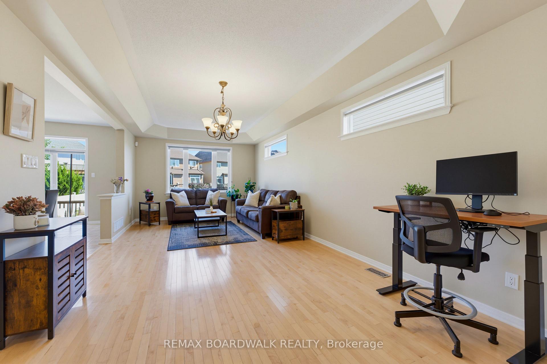 Photo 8 of 210 Broxburn Crescent, Ottawa, Barrhaven - Heritage Park — HOMEH