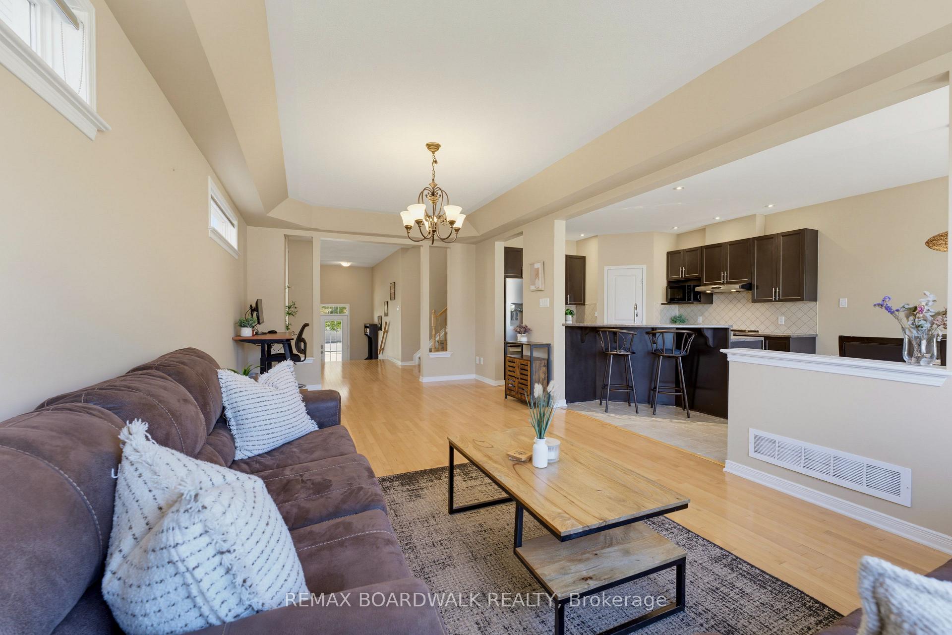 Photo 11 of 210 Broxburn Crescent, Ottawa, Barrhaven - Heritage Park — HOMEH