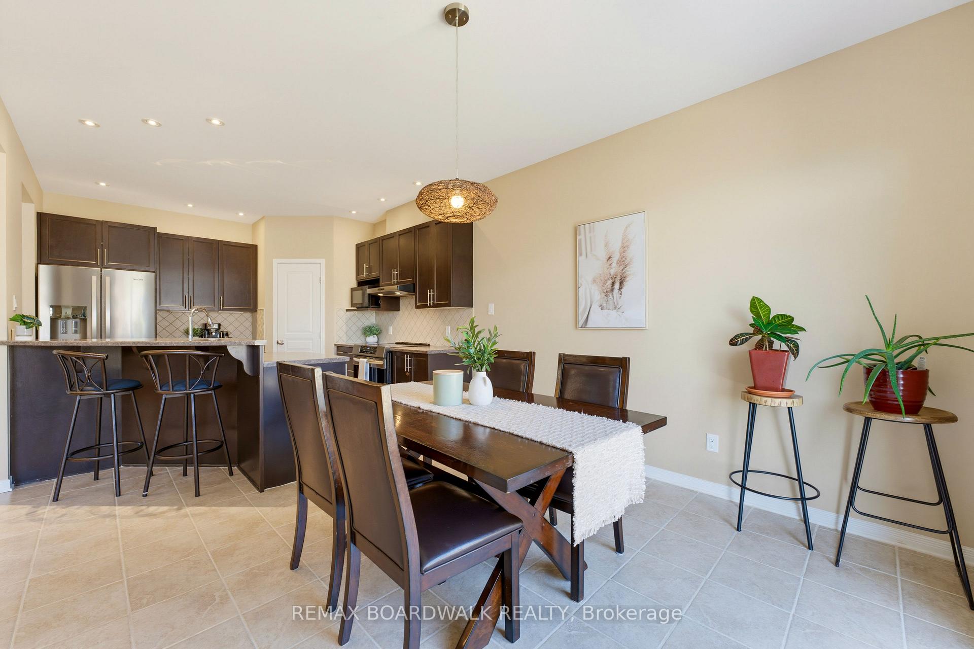 Photo 13 of 210 Broxburn Crescent, Ottawa, Barrhaven - Heritage Park — HOMEH