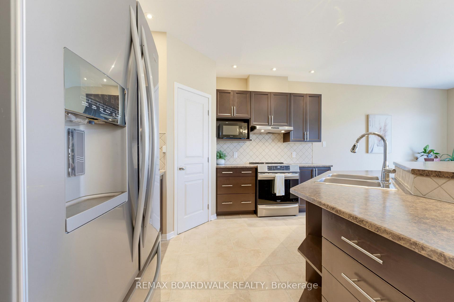 Photo 16 of 210 Broxburn Crescent, Ottawa, Barrhaven - Heritage Park — HOMEH