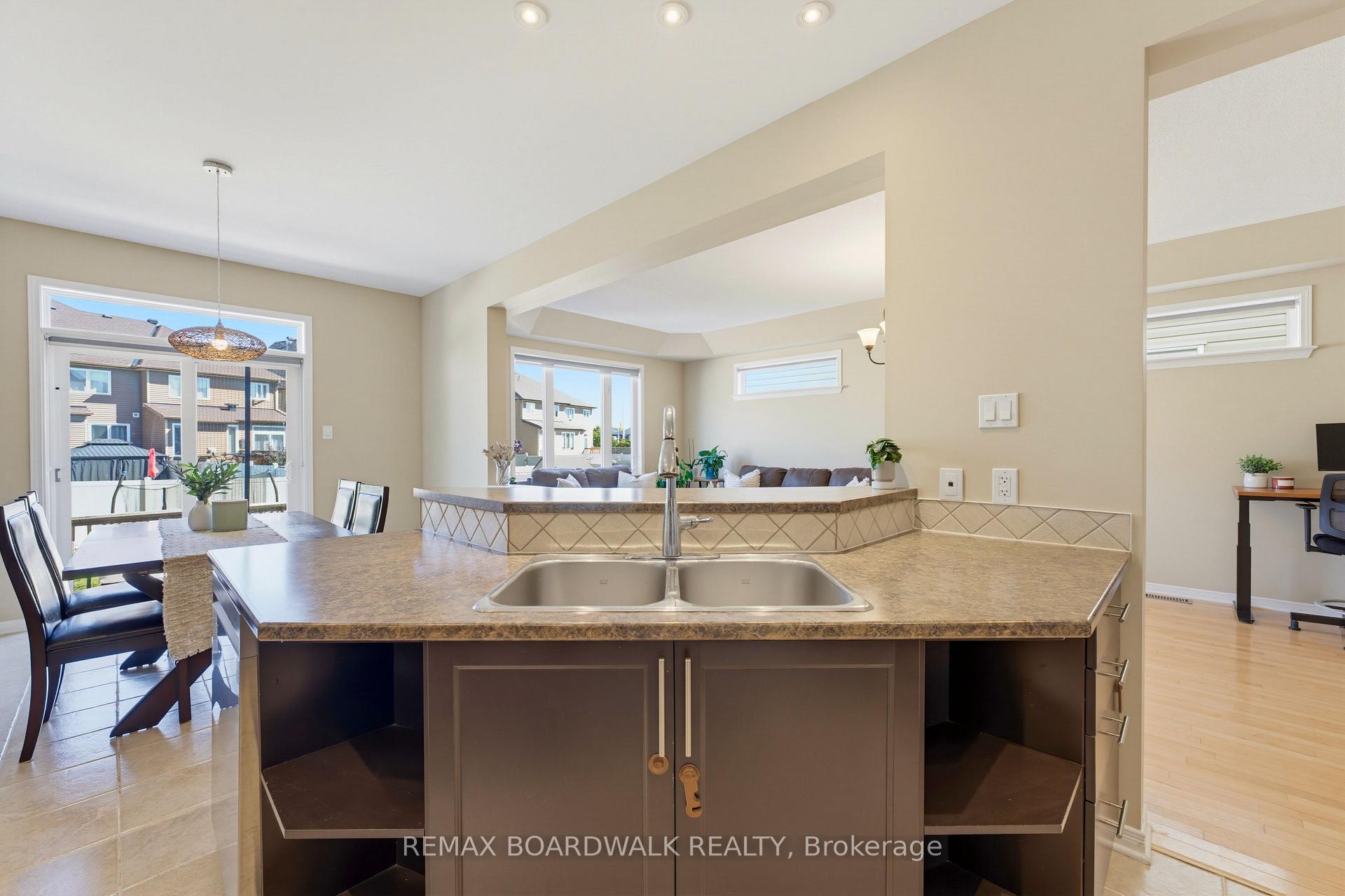 Photo 18 of 210 Broxburn Crescent, Ottawa, Barrhaven - Heritage Park — HOMEH