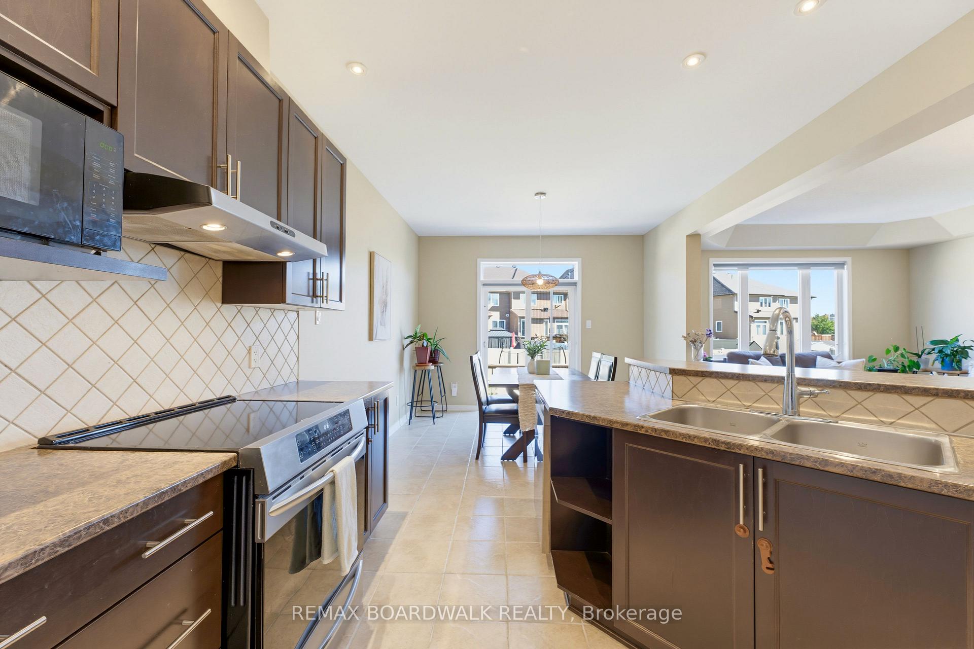 Photo 17 of 210 Broxburn Crescent, Ottawa, Barrhaven - Heritage Park — HOMEH