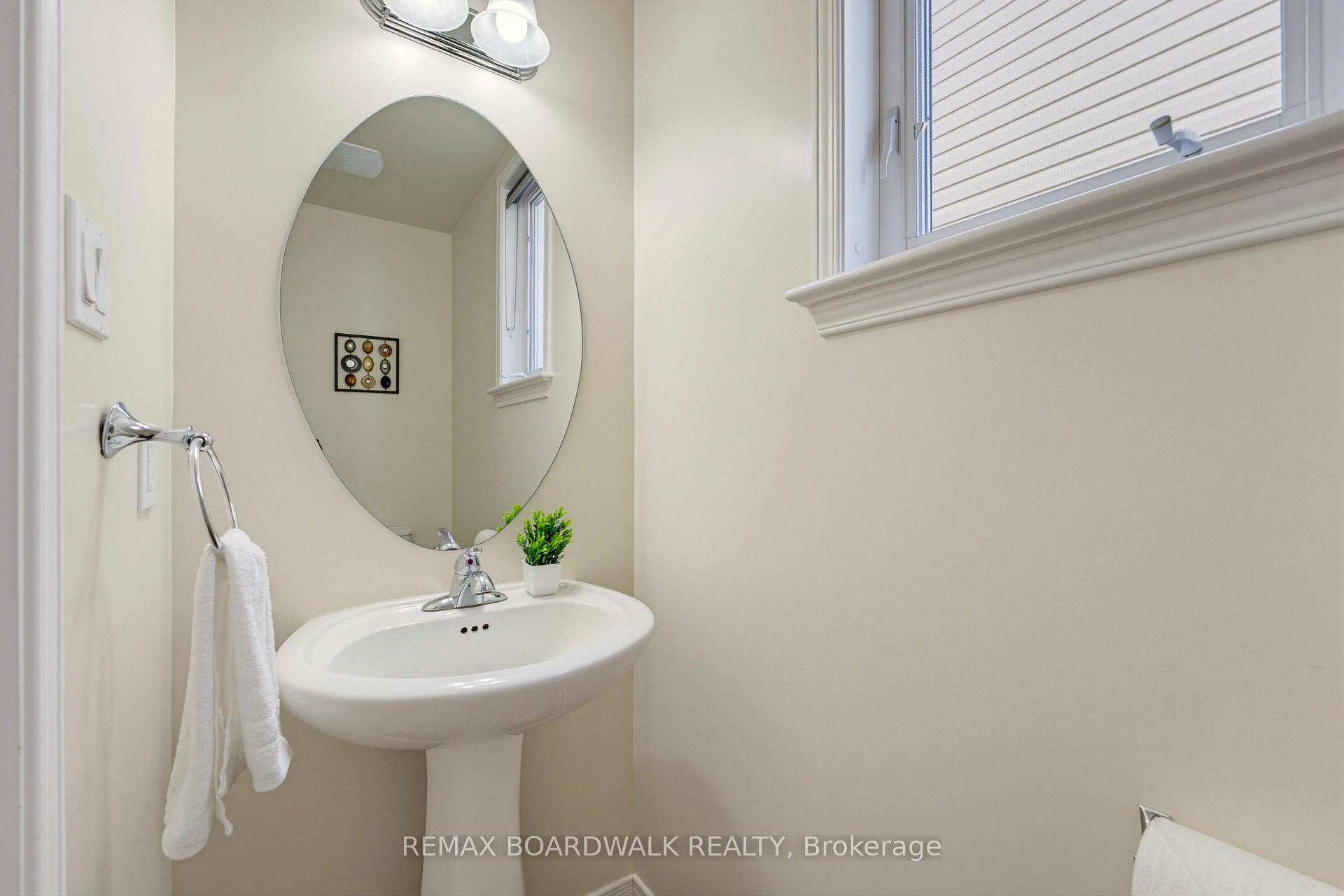 Photo 20 of 210 Broxburn Crescent, Ottawa, Barrhaven - Heritage Park — HOMEH