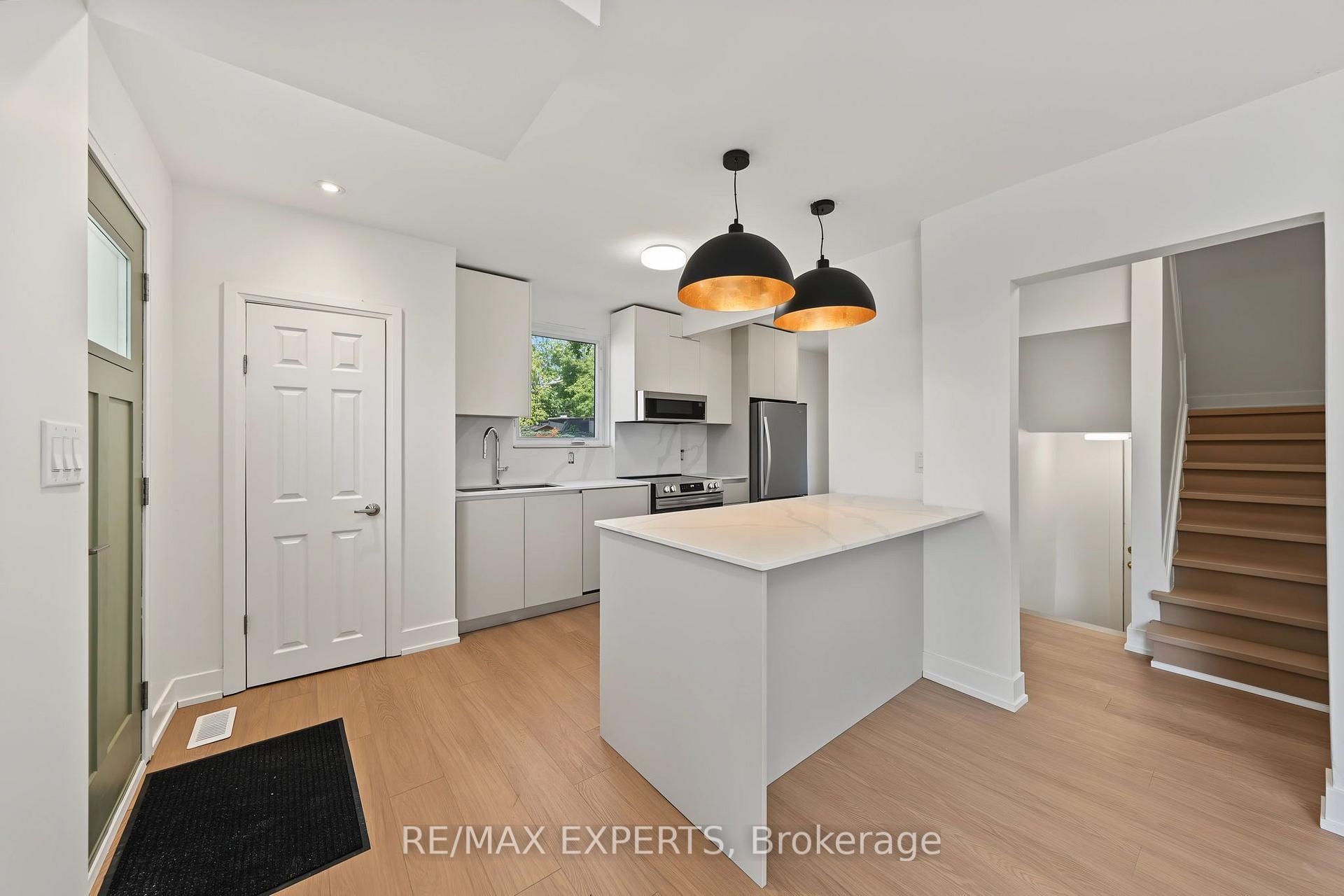 Photo 4 of 3 Greenacres Road, North York, Beechborough-Greenbrook — HOMEH