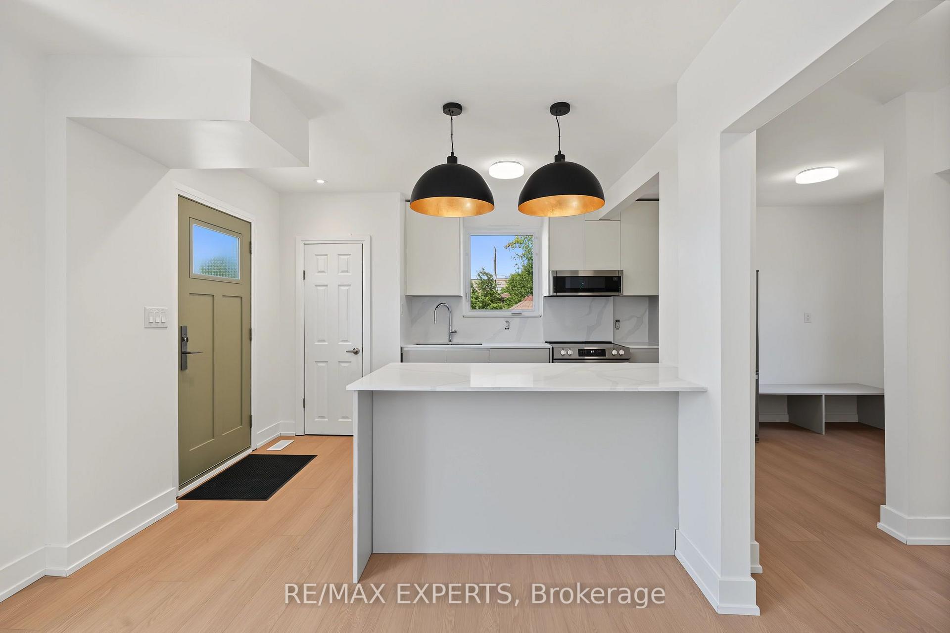Photo 6 of 3 Greenacres Road, North York, Beechborough-Greenbrook — HOMEH