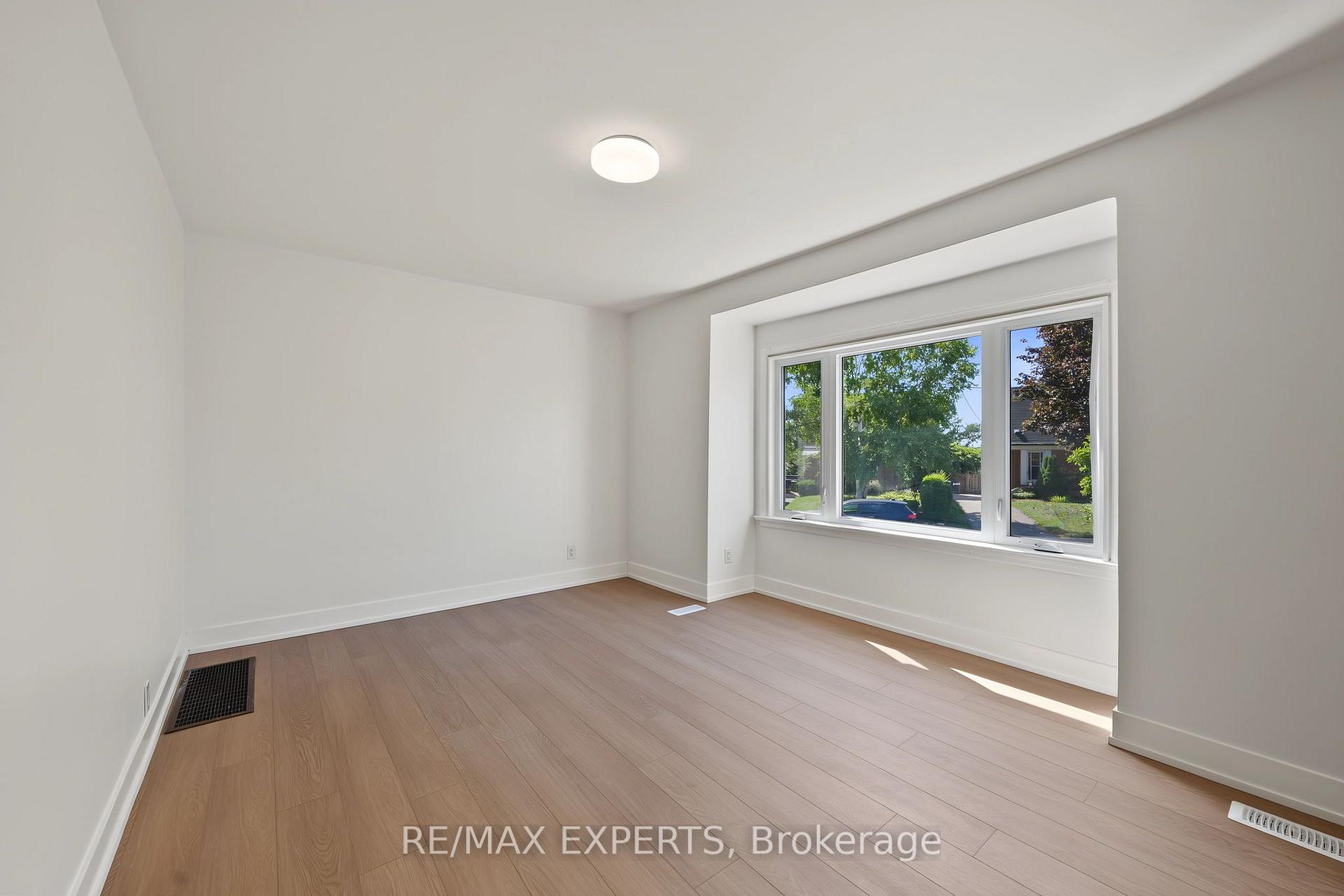 Photo 11 of 3 Greenacres Road, North York, Beechborough-Greenbrook — HOMEH