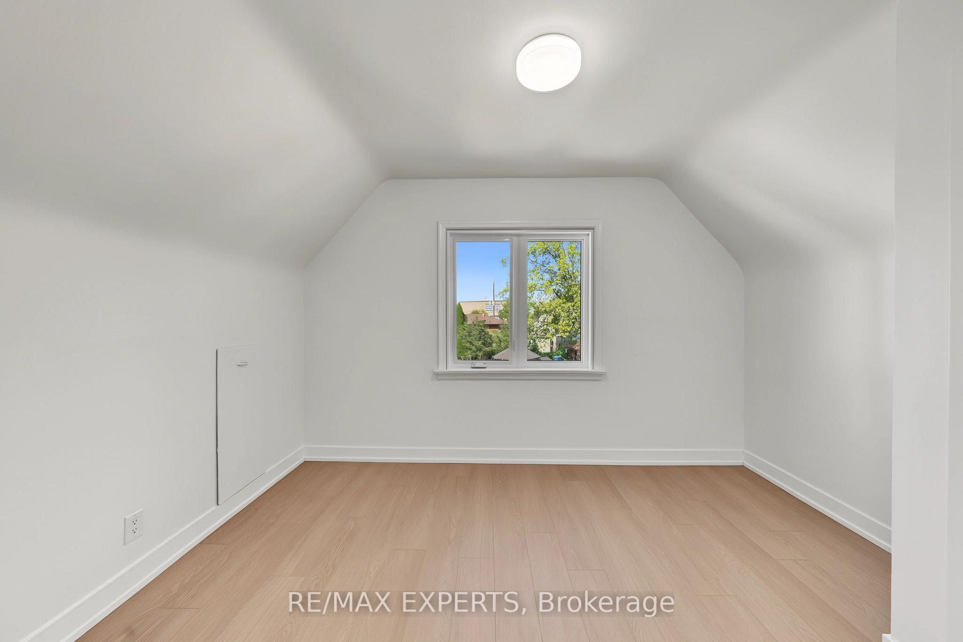 Photo 22 of 3 Greenacres Road, North York, Beechborough-Greenbrook — HOMEH