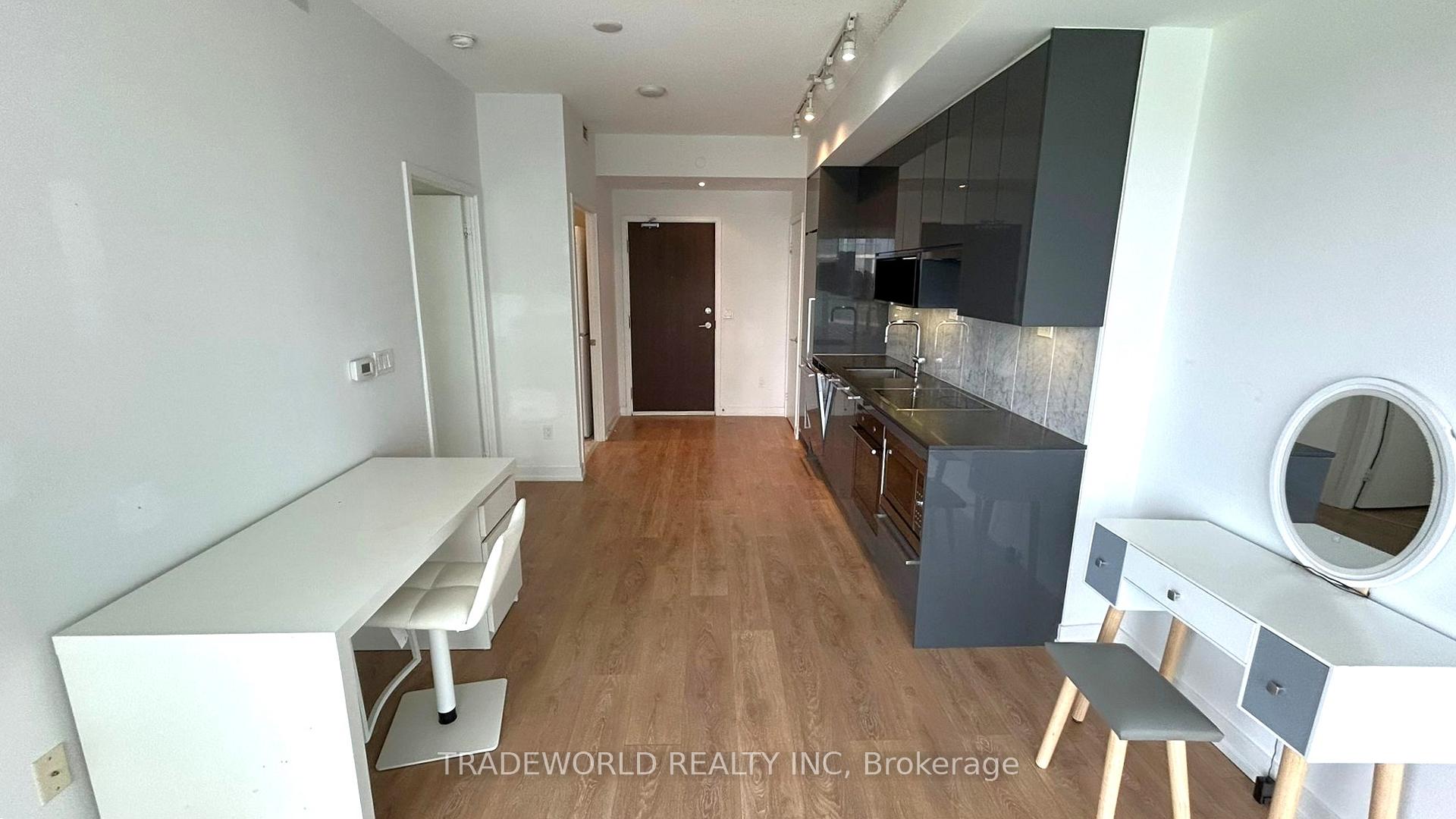 Photo 4 of Unit 806, 115 Mcmahon Drive, North York, Bayview Village — HOMEH