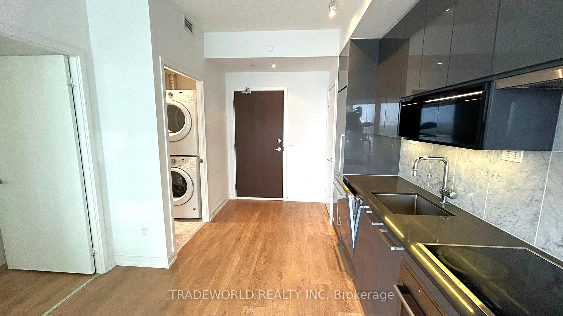 Photo 5 of Unit 806, 115 Mcmahon Drive, North York, Bayview Village — HOMEH