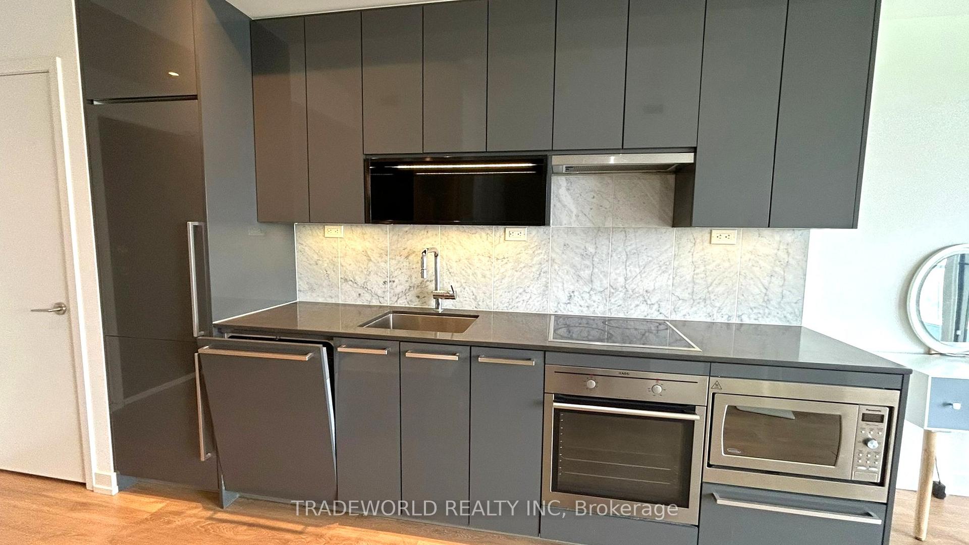 Photo 6 of Unit 806, 115 Mcmahon Drive, North York, Bayview Village — HOMEH