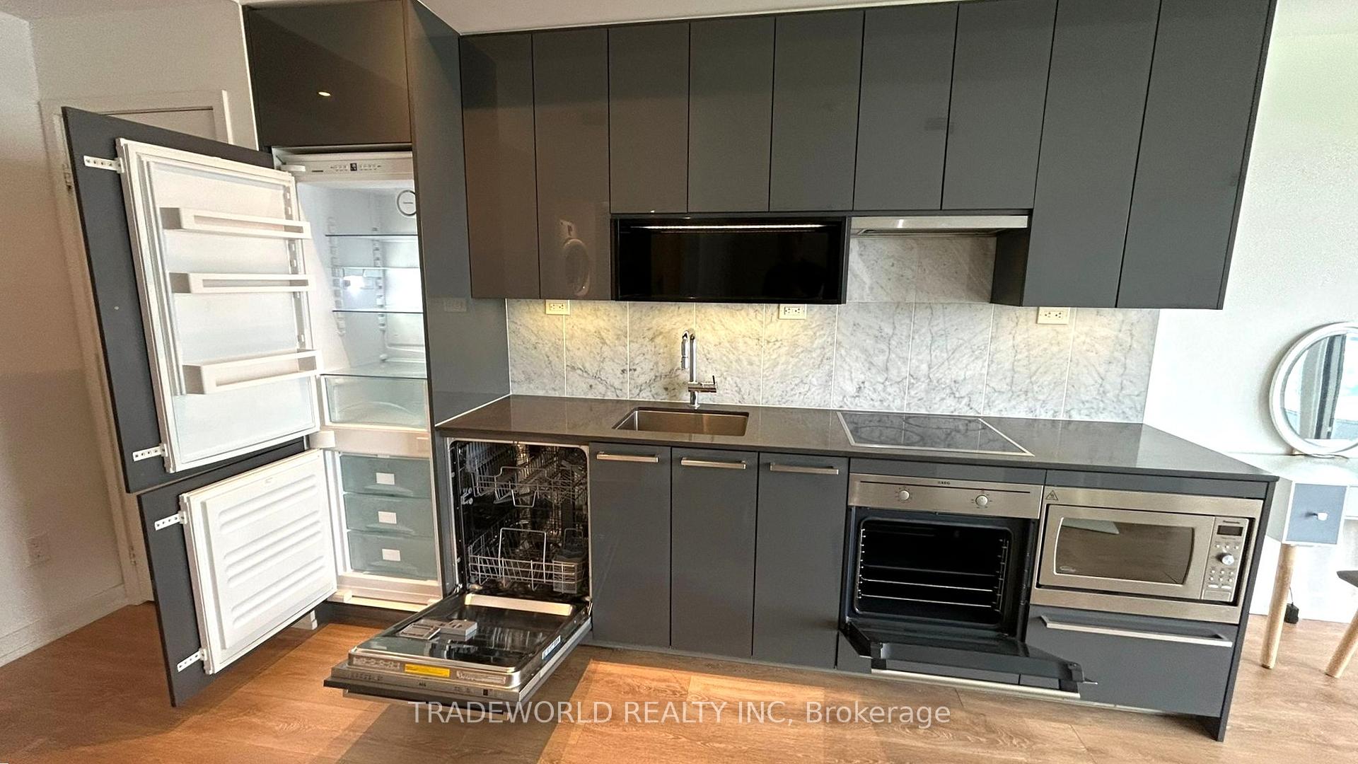 Photo 8 of Unit 806, 115 Mcmahon Drive, North York, Bayview Village — HOMEH