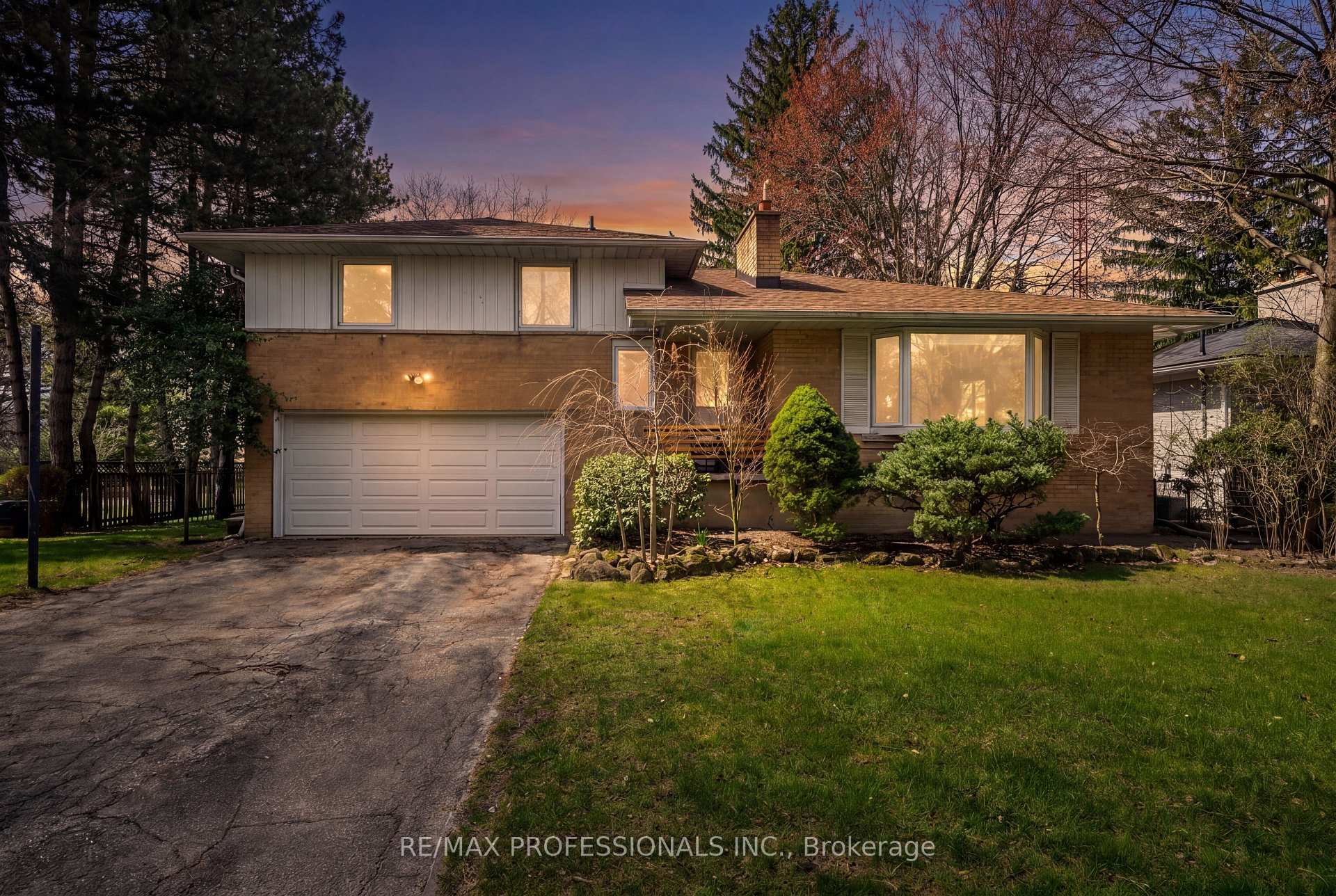 Photo 1 of 508 Vanessa Crescent, Mississauga, Lorne Park — HOMEH