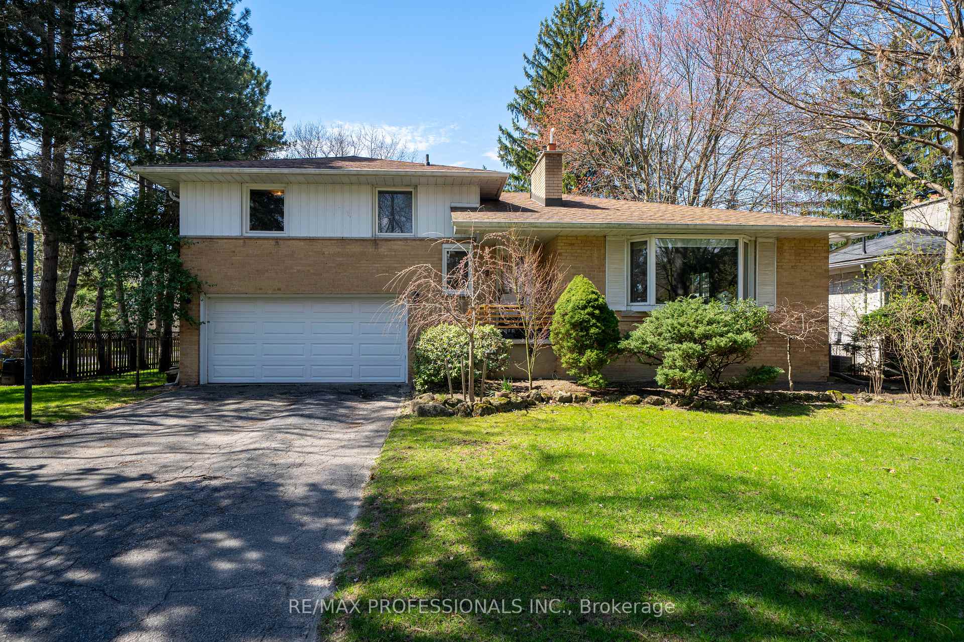 Photo 2 of 508 Vanessa Crescent, Mississauga, Lorne Park — HOMEH