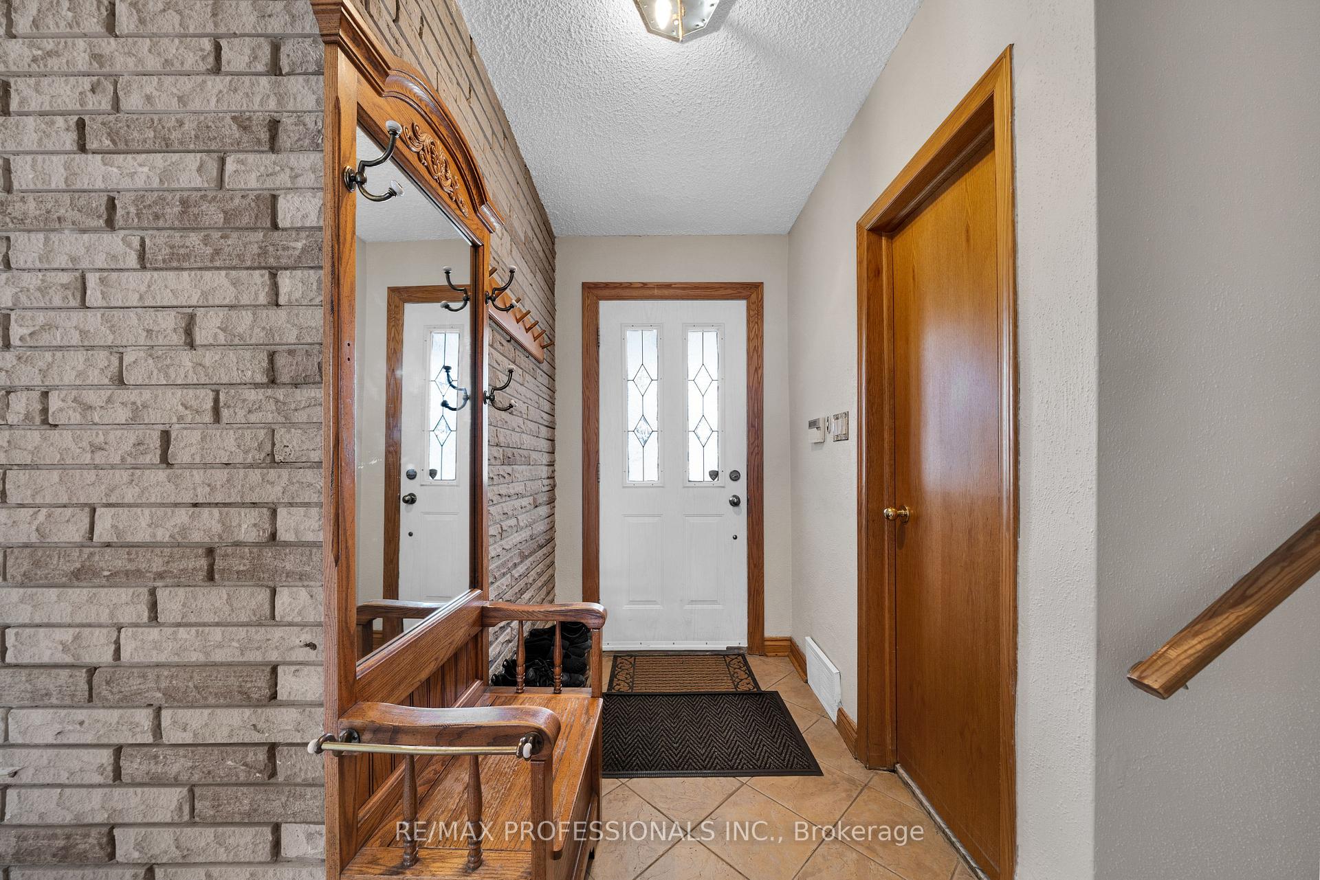 Photo 5 of 508 Vanessa Crescent, Mississauga, Lorne Park — HOMEH
