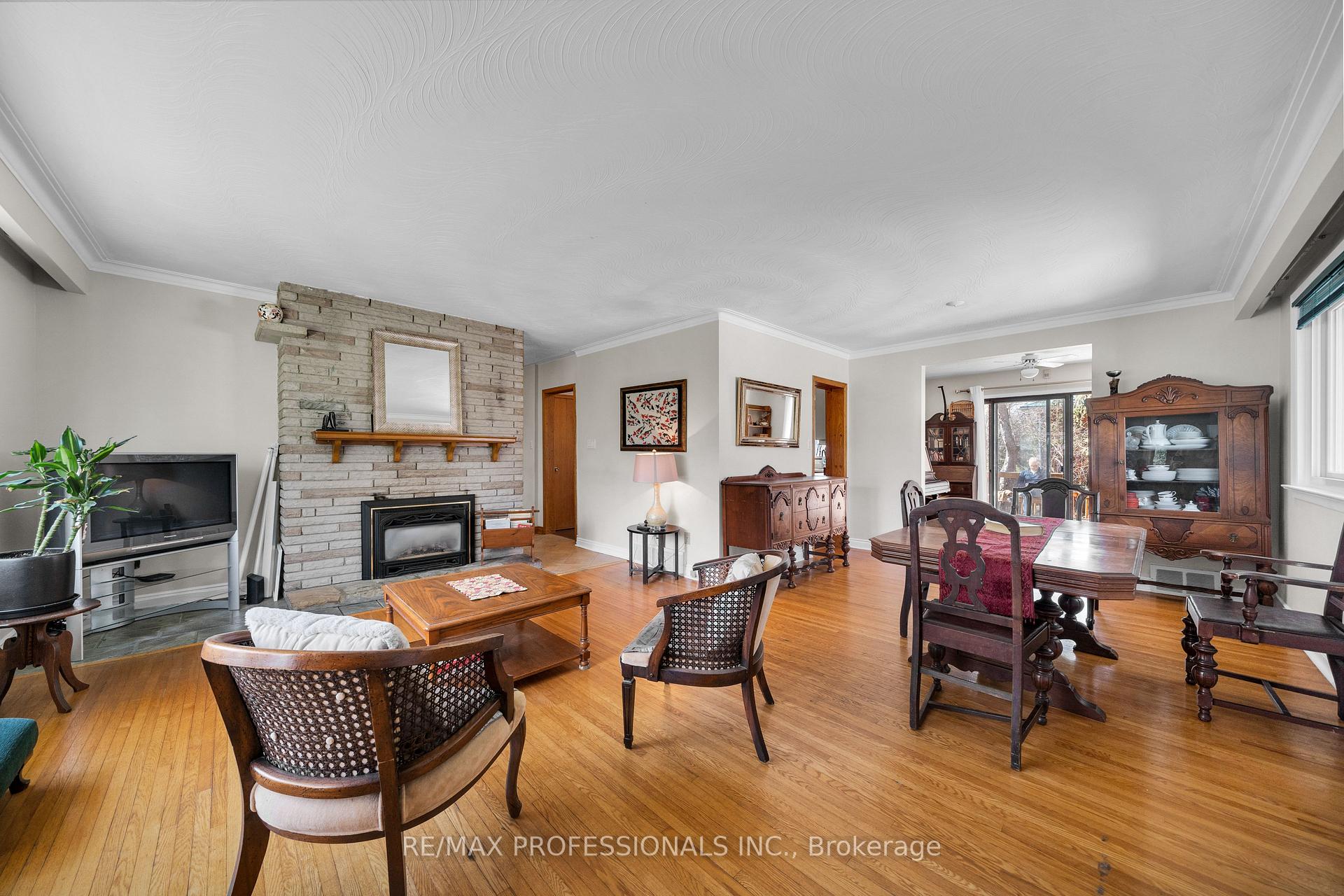 Photo 8 of 508 Vanessa Crescent, Mississauga, Lorne Park — HOMEH