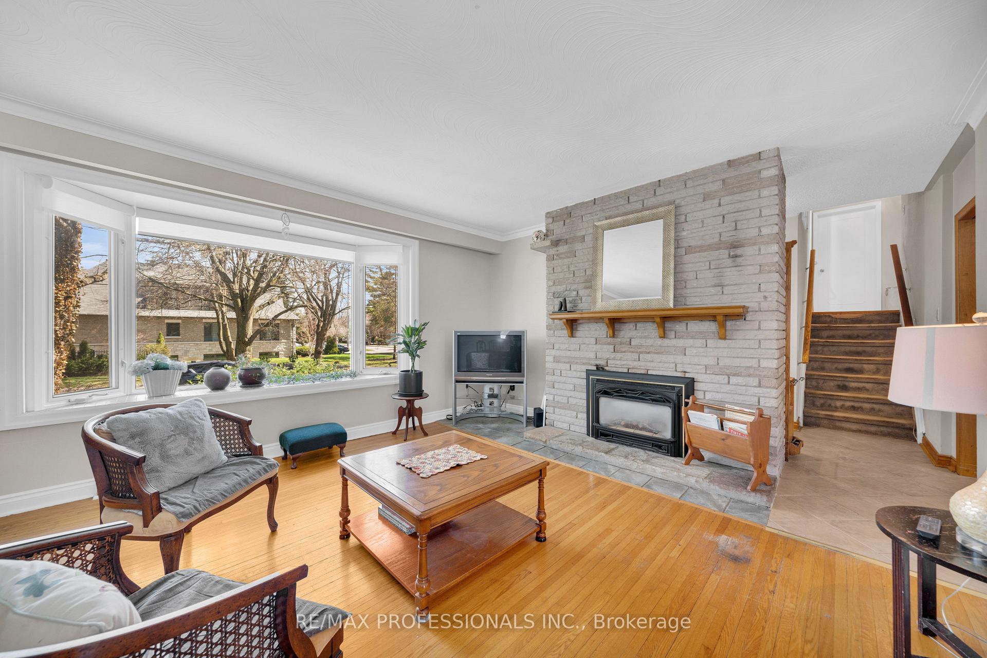 Photo 9 of 508 Vanessa Crescent, Mississauga, Lorne Park — HOMEH