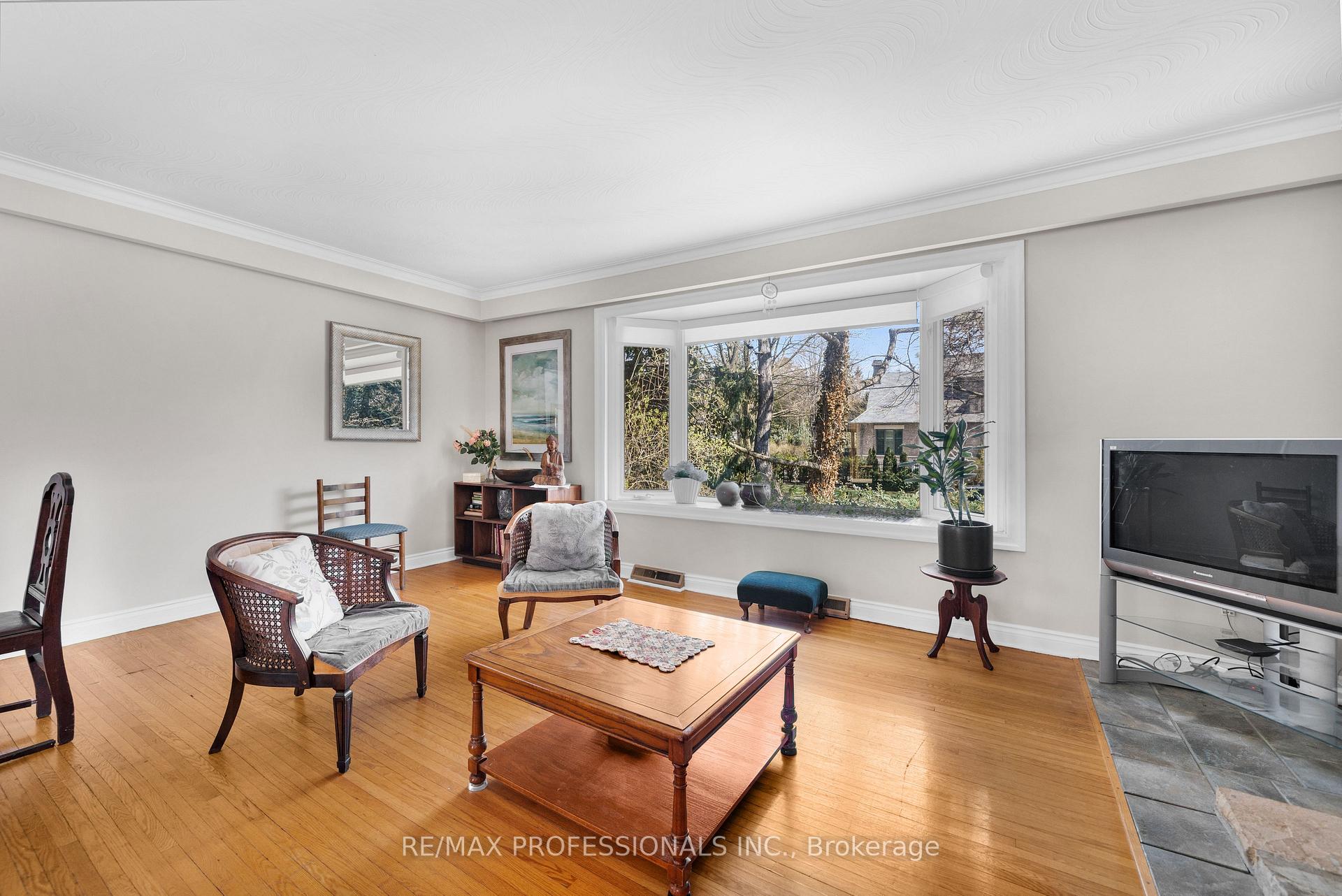 Photo 10 of 508 Vanessa Crescent, Mississauga, Lorne Park — HOMEH