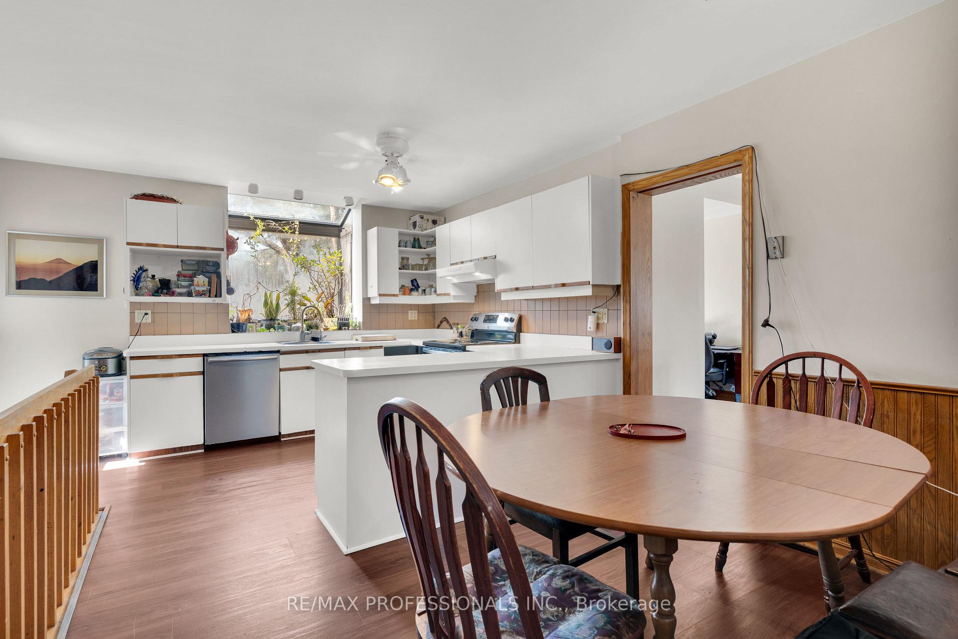 Photo 13 of 508 Vanessa Crescent, Mississauga, Lorne Park — HOMEH