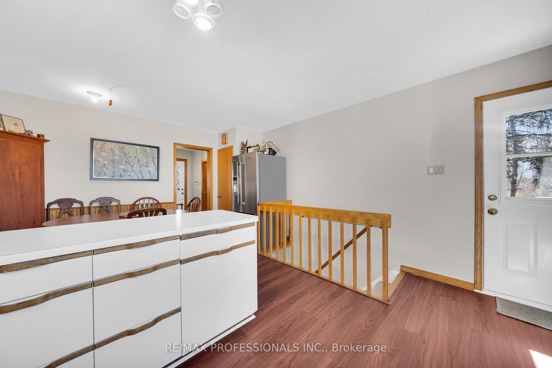 Photo 15 of 508 Vanessa Crescent, Mississauga, Lorne Park — HOMEH