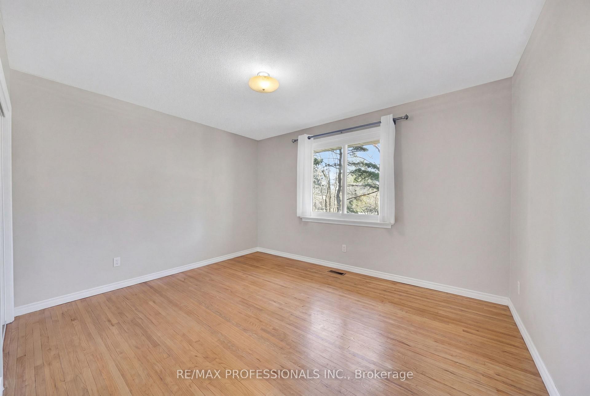 Photo 16 of 508 Vanessa Crescent, Mississauga, Lorne Park — HOMEH