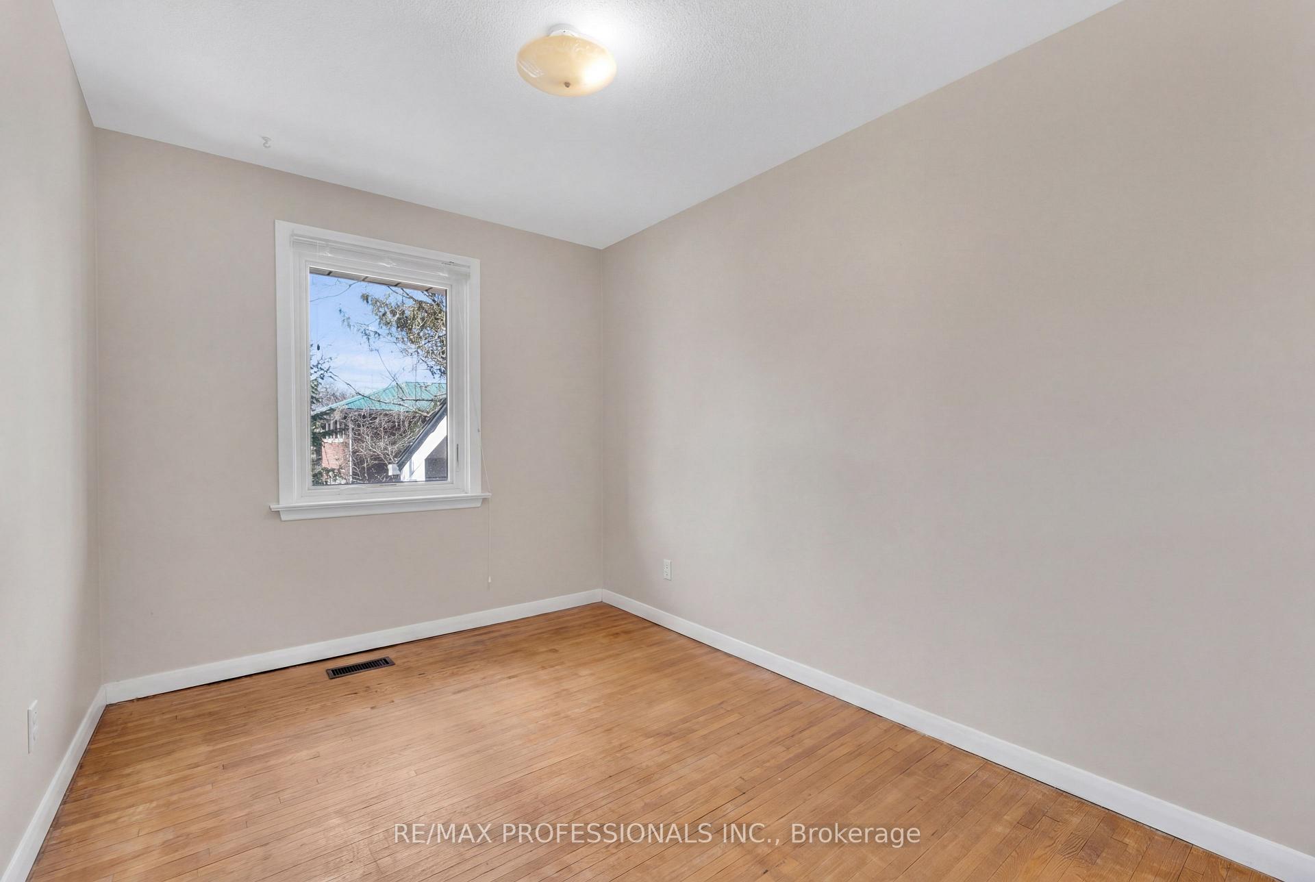 Photo 17 of 508 Vanessa Crescent, Mississauga, Lorne Park — HOMEH