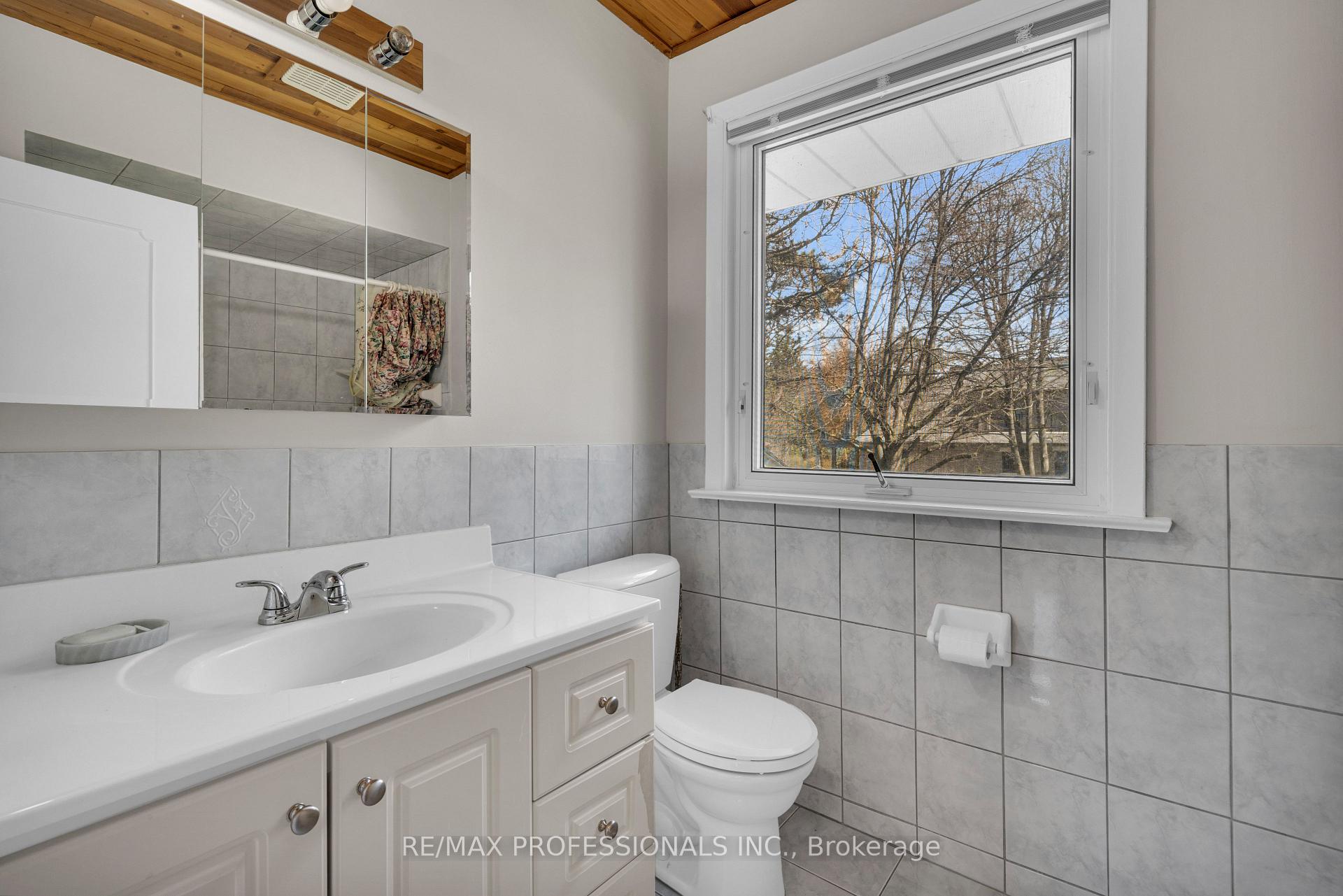 Photo 18 of 508 Vanessa Crescent, Mississauga, Lorne Park — HOMEH