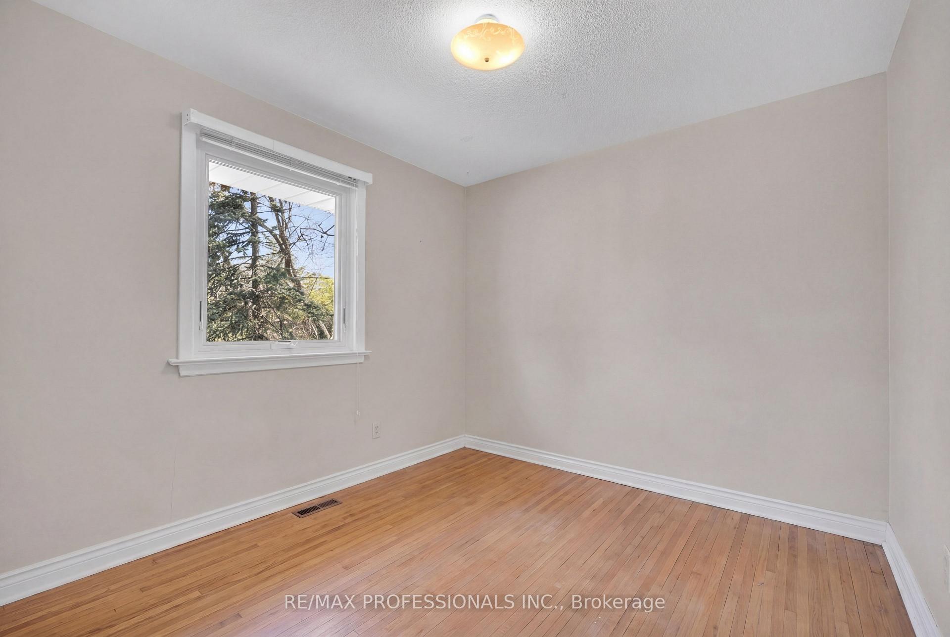 Photo 19 of 508 Vanessa Crescent, Mississauga, Lorne Park — HOMEH
