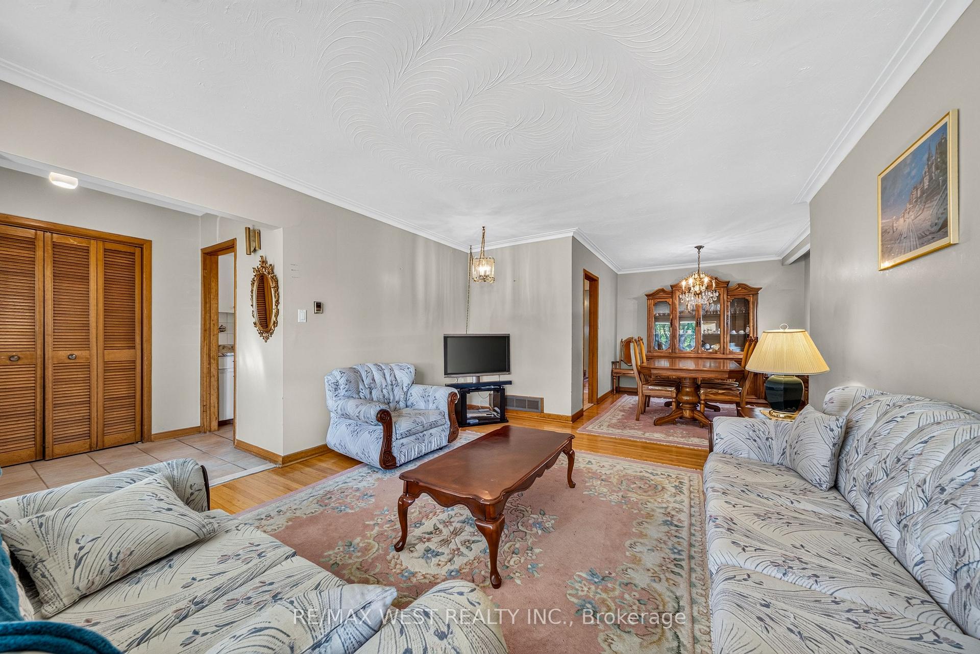 Photo 3 of 18 Pheasant Valley Court, Markham, Thornhill — HOMEH