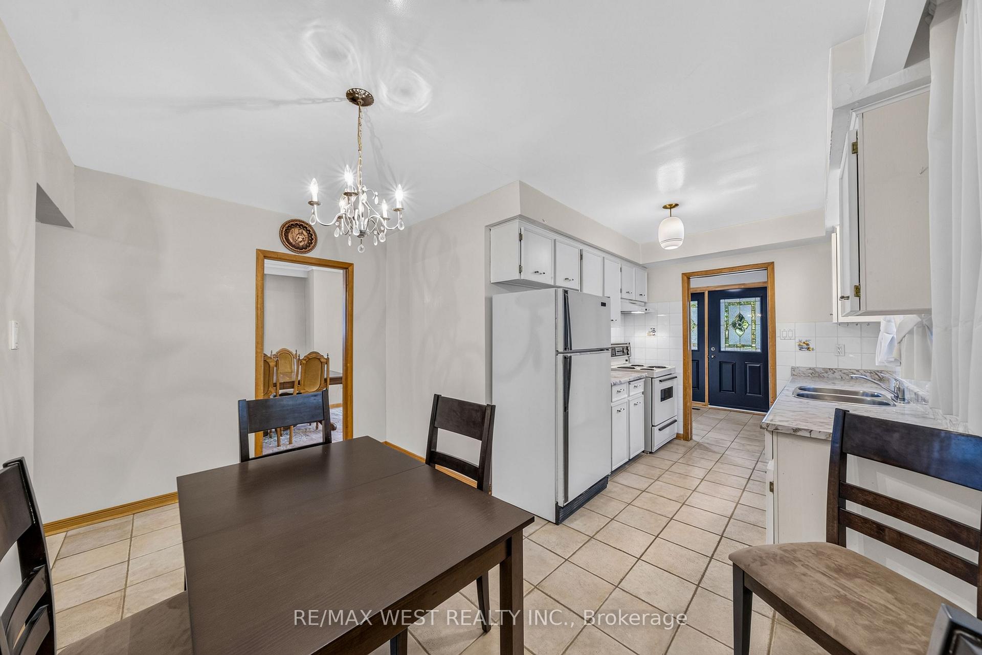 Photo 4 of 18 Pheasant Valley Court, Markham, Thornhill — HOMEH