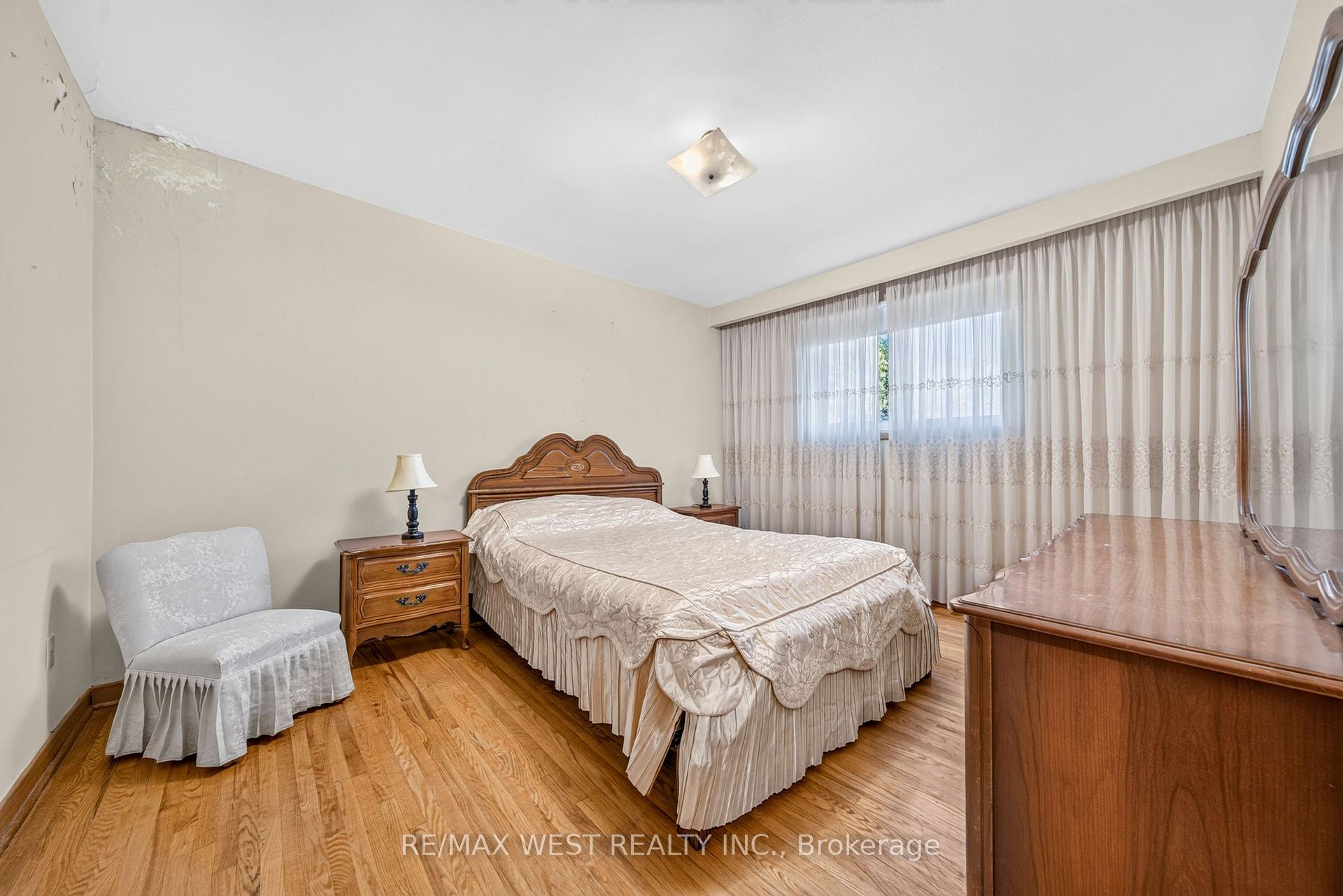 Photo 5 of 18 Pheasant Valley Court, Markham, Thornhill — HOMEH