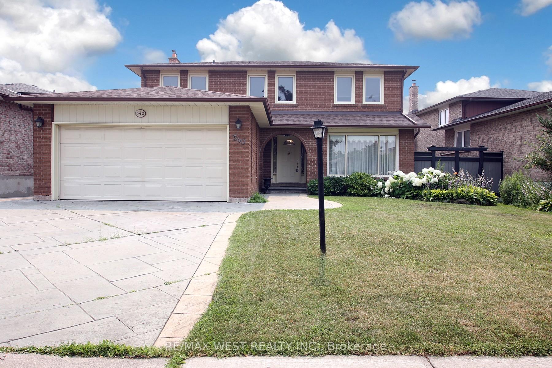 Photo 3 of 540 Louis Drive, Mississauga, Cooksville — HOMEH