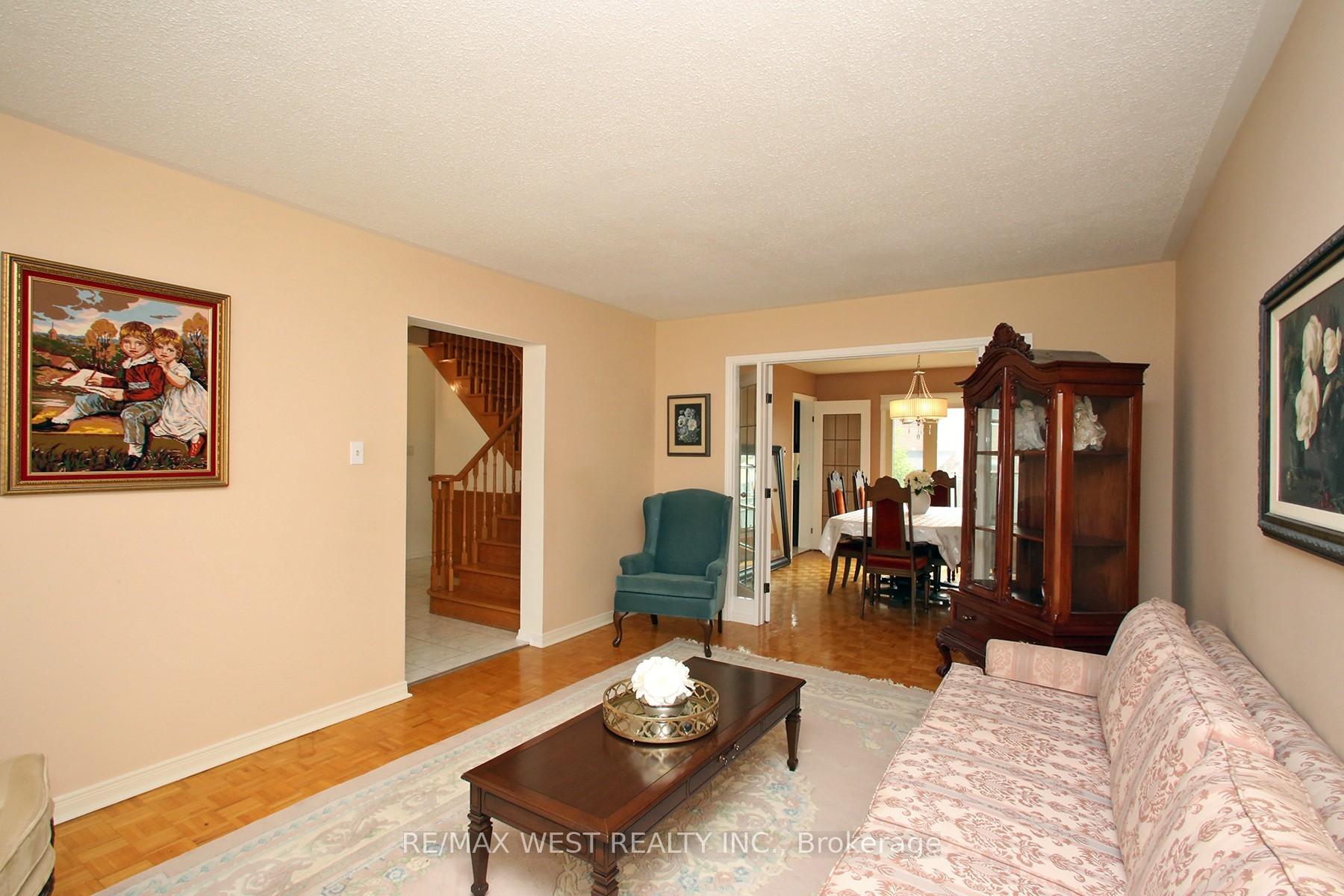Photo 6 of 540 Louis Drive, Mississauga, Cooksville — HOMEH