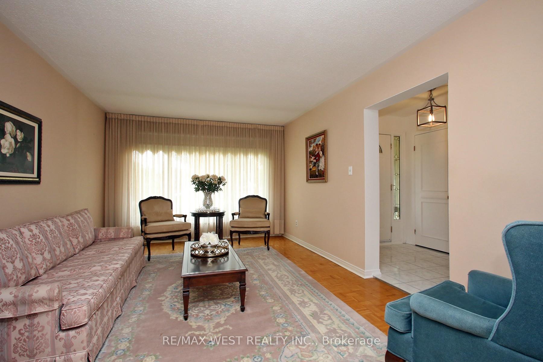 Photo 7 of 540 Louis Drive, Mississauga, Cooksville — HOMEH