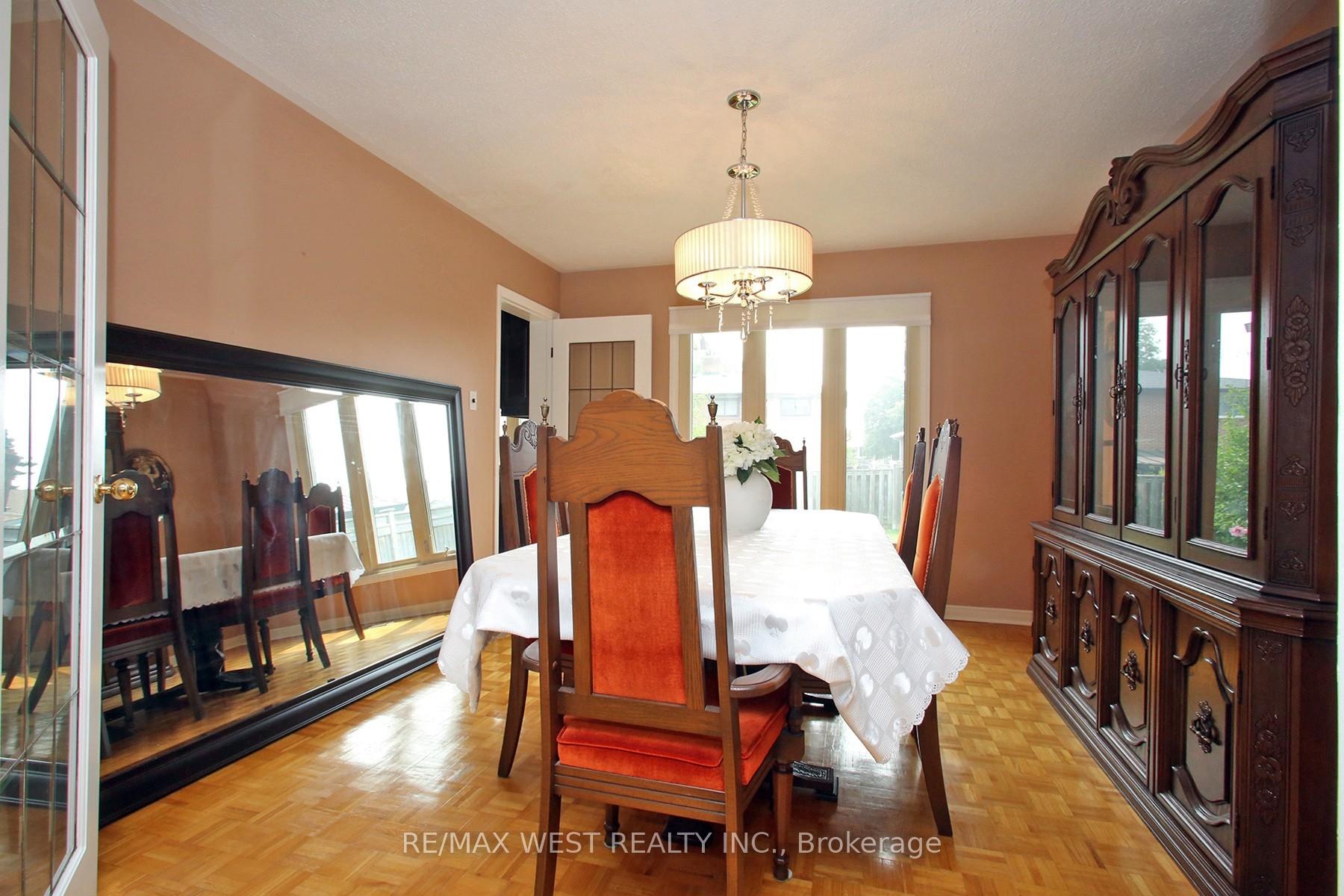Photo 8 of 540 Louis Drive, Mississauga, Cooksville — HOMEH